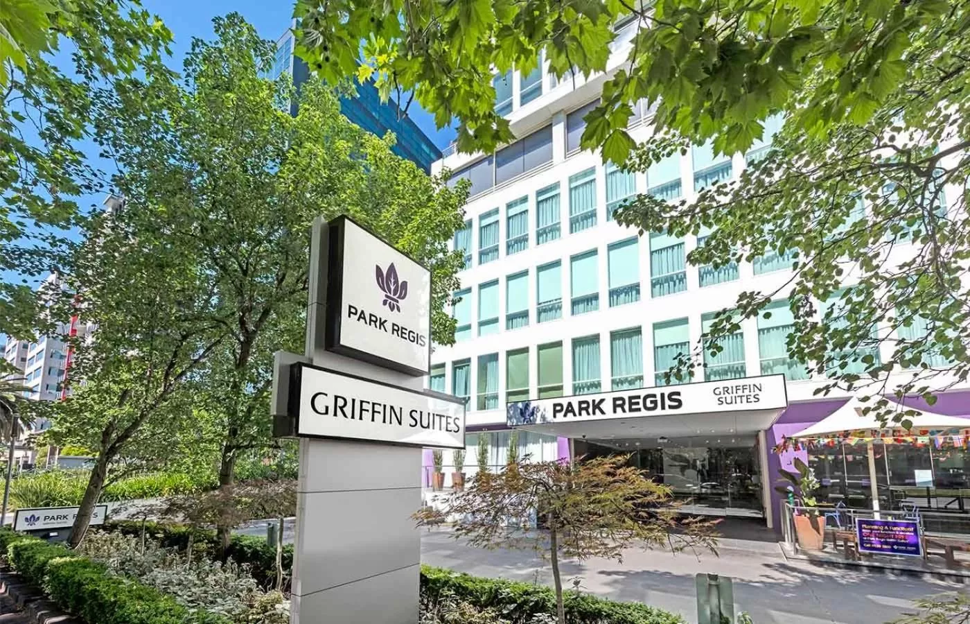 Facade/entrance in Park Regis Griffin Suites