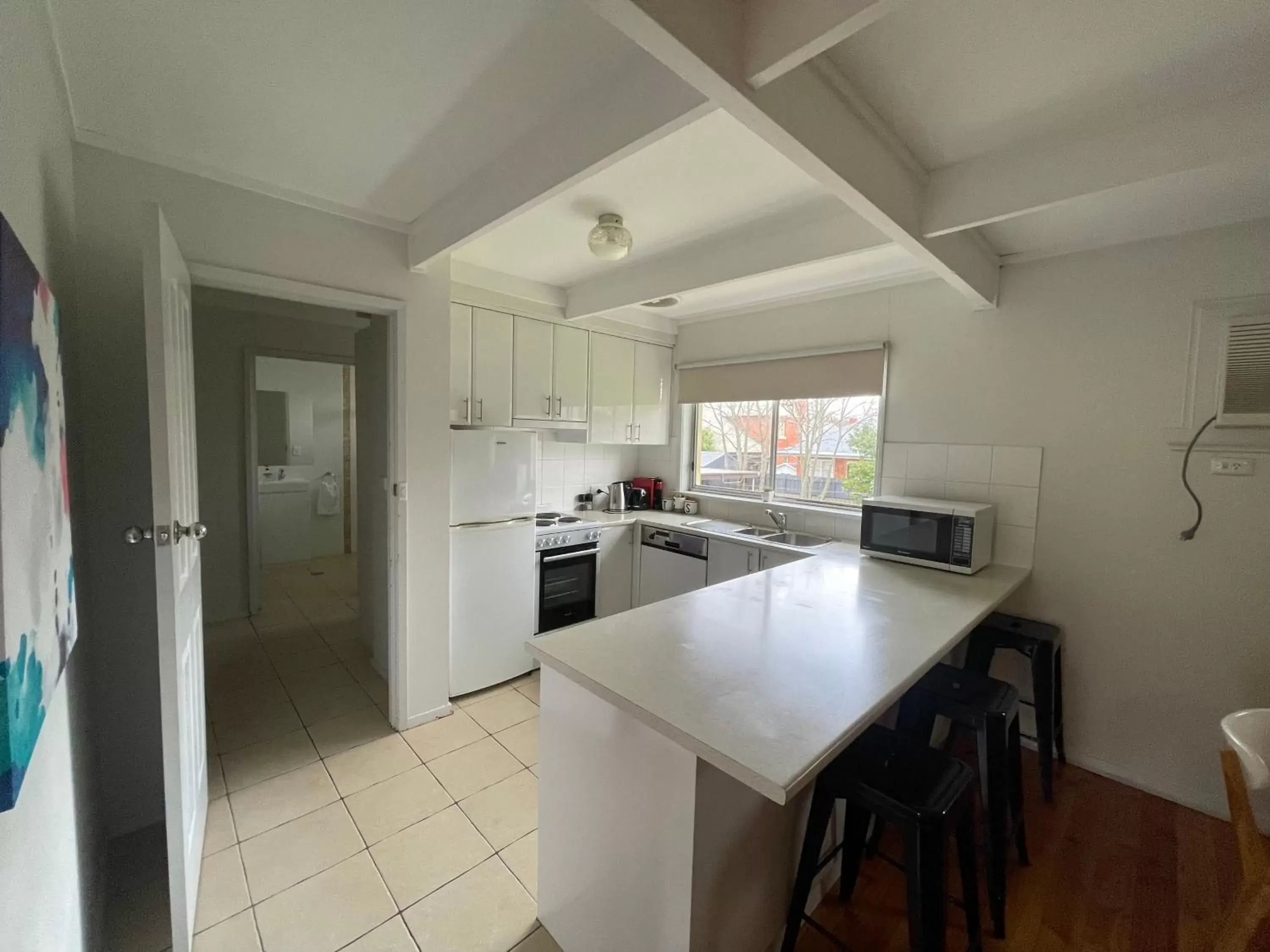 Kitchen/Kitchenette in Astor Hotel Motel