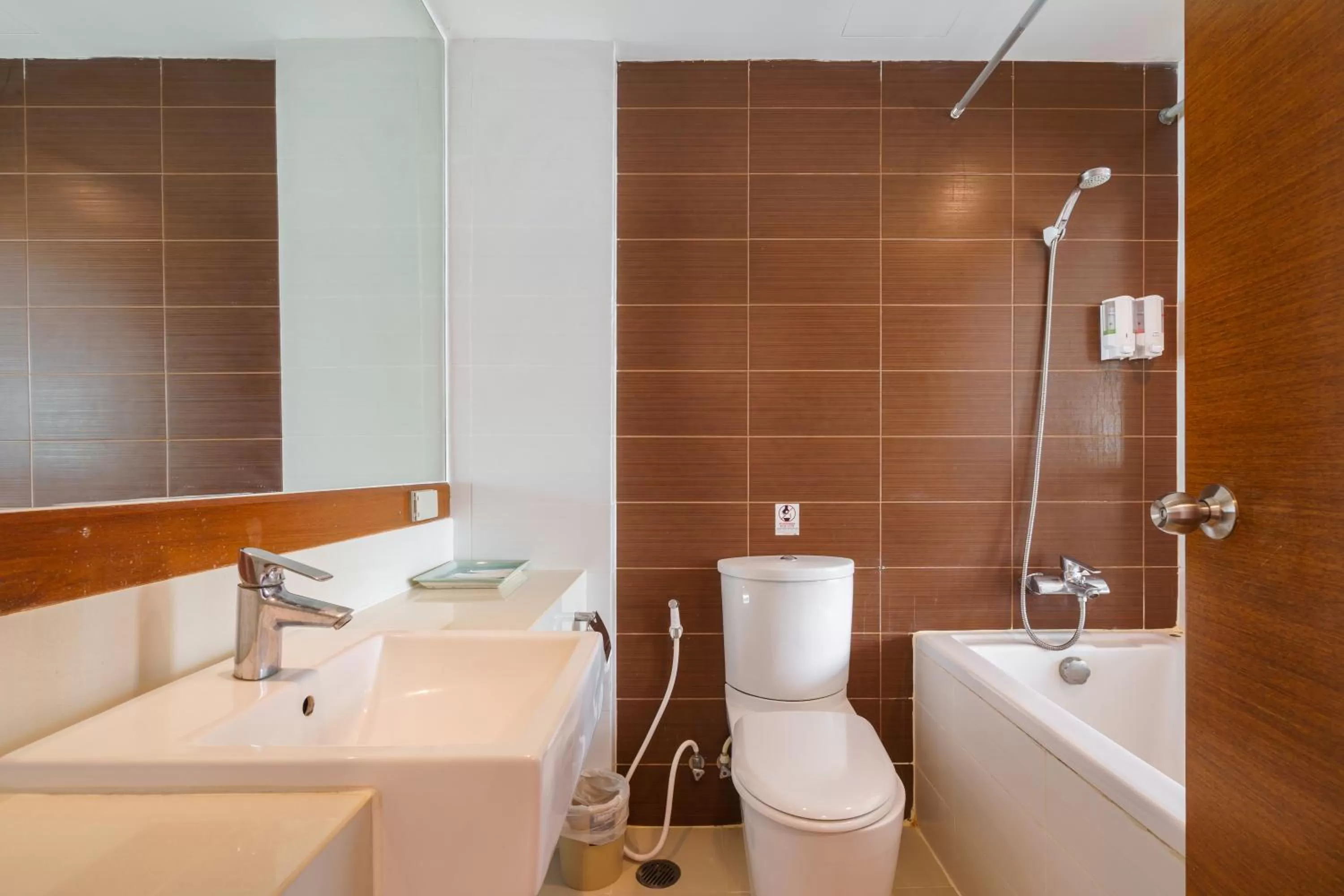 Shower in Lantana Resort Hotel Bangkok