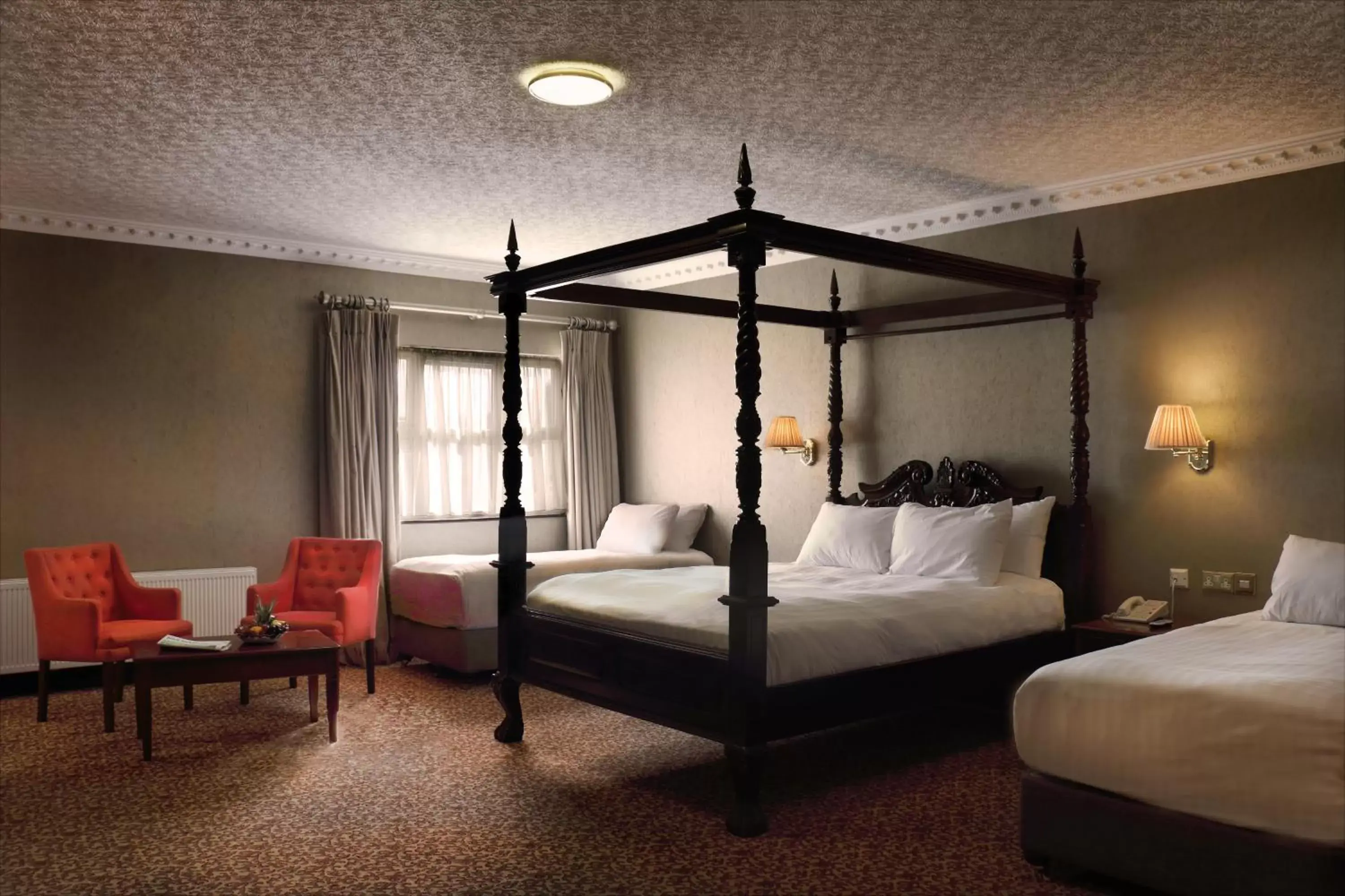 Bed in Seven Oaks Hotel