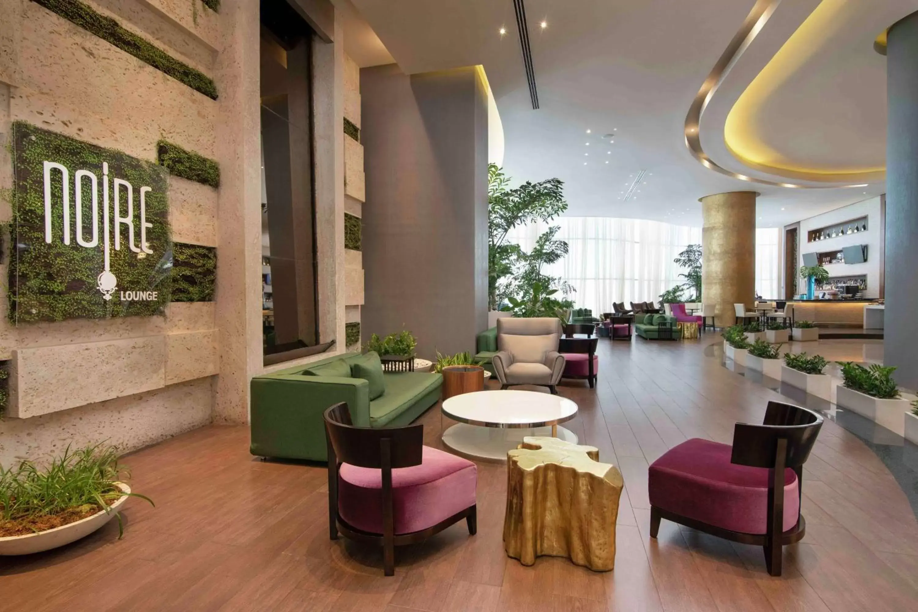 Lobby or reception, Lounge/Bar in Embassy Suites by Hilton Santo Domingo