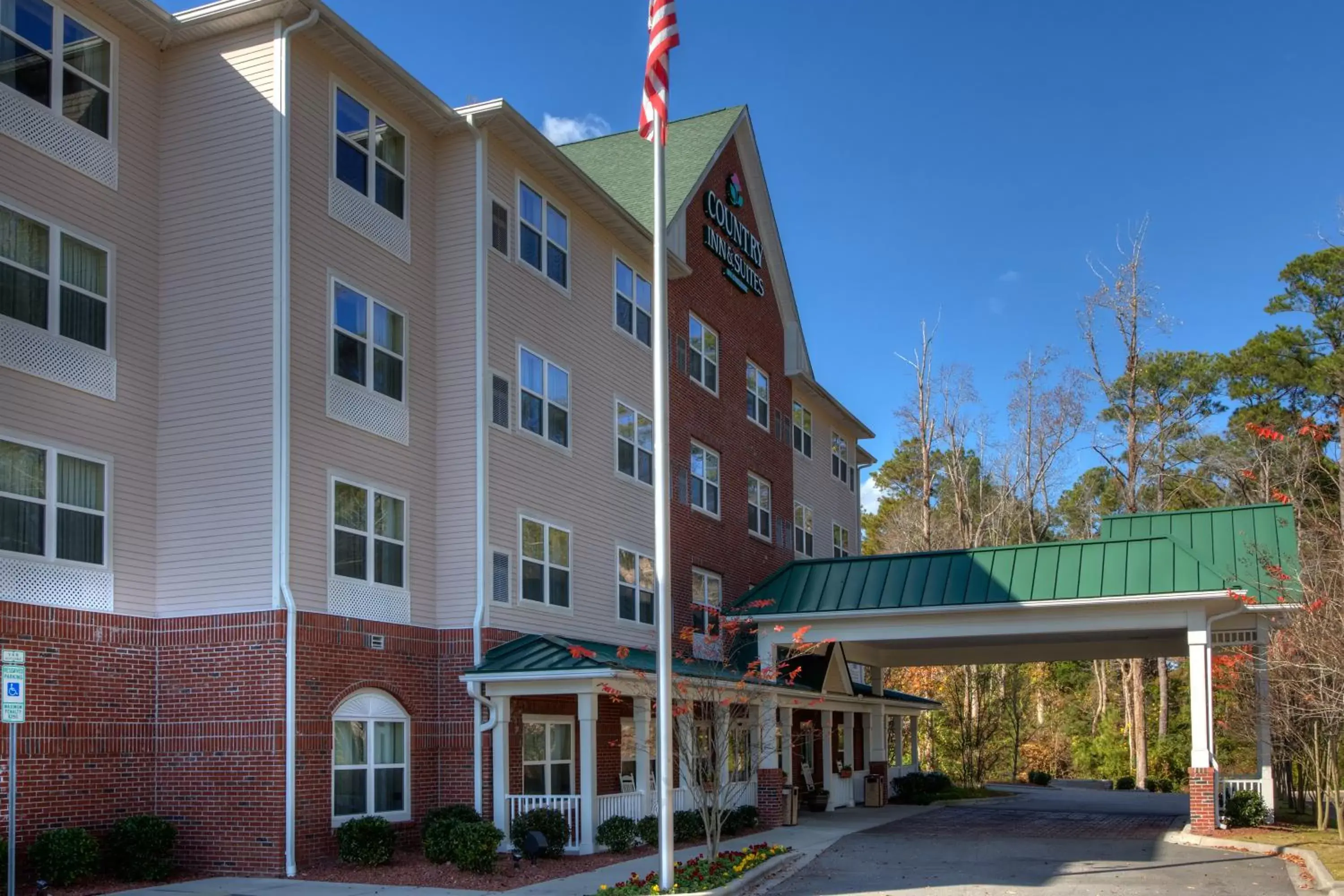 Facade/entrance in Country Inn & Suites by Radisson, Wilmington, NC