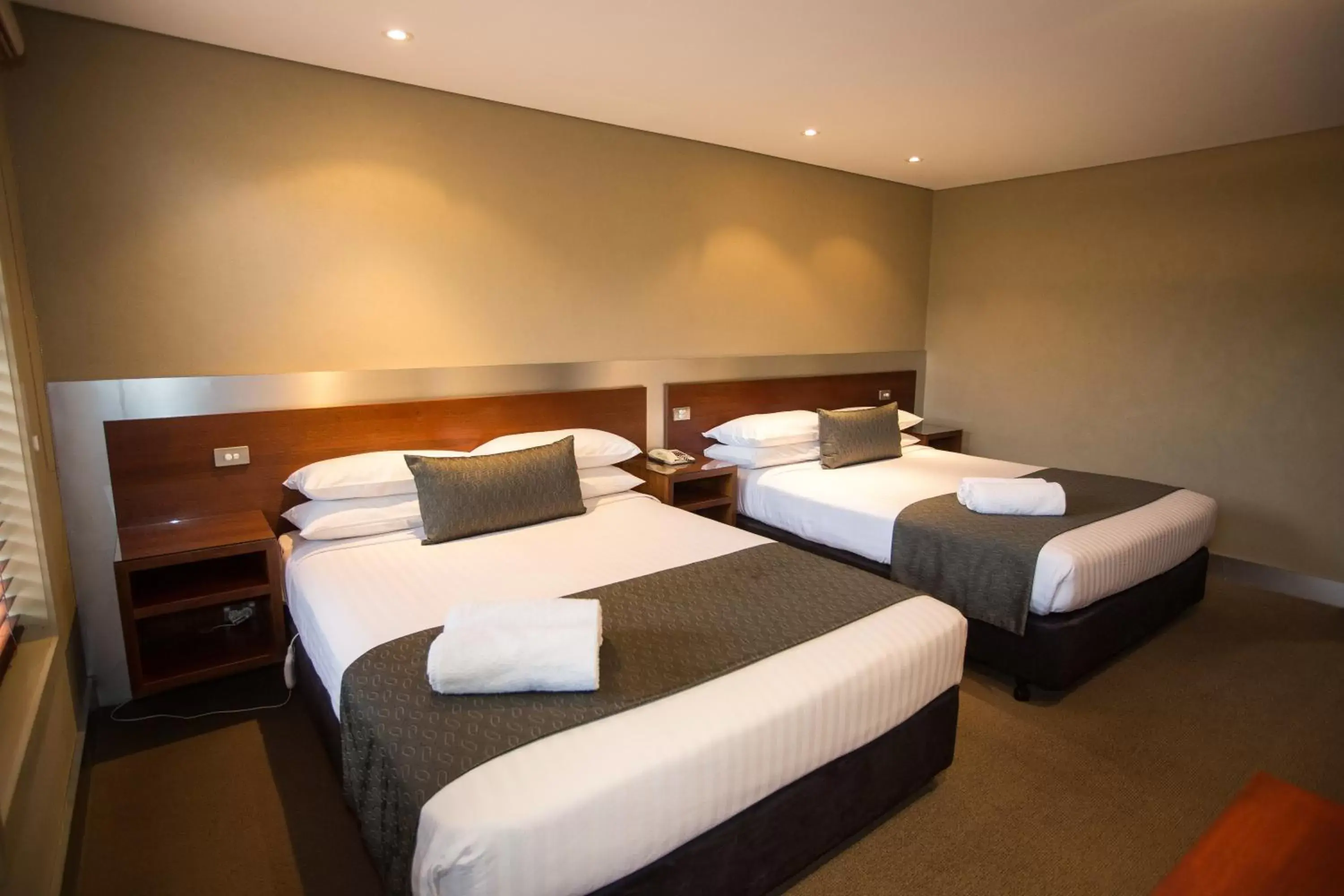 Photo of the whole room, Bed in Seacombe House Motor Inn Port Fairy
