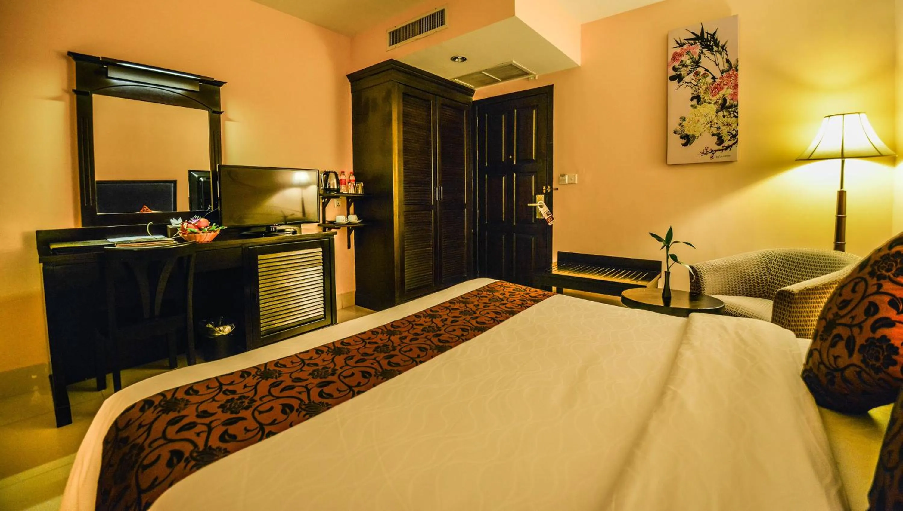 Living room, Bed in Almond Hotel Sothearos