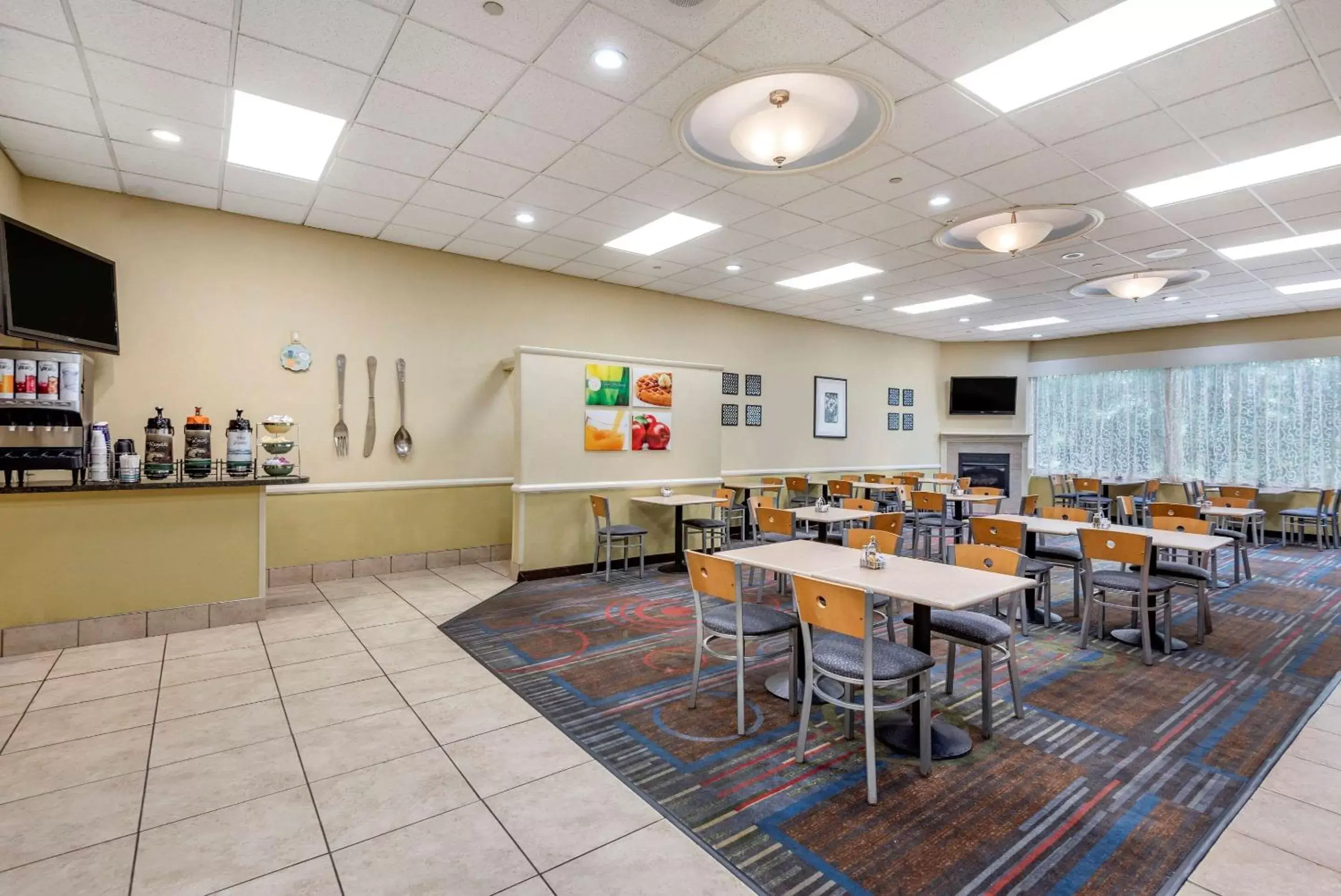 Restaurant/Places to Eat in Quality Inn & Suites Vestal Binghamton near University