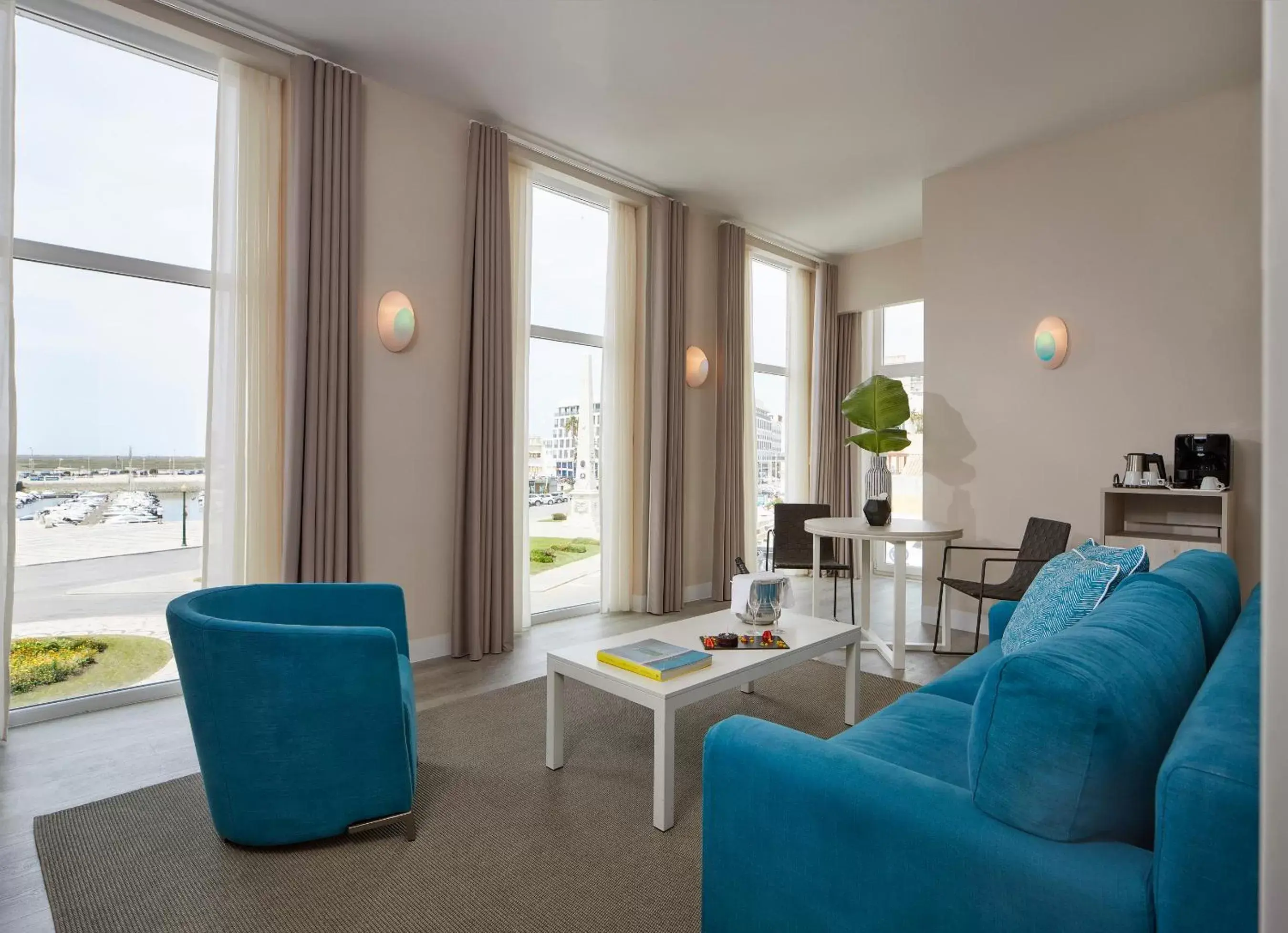 Living room, Seating Area in Hotel Faro & Beach Club