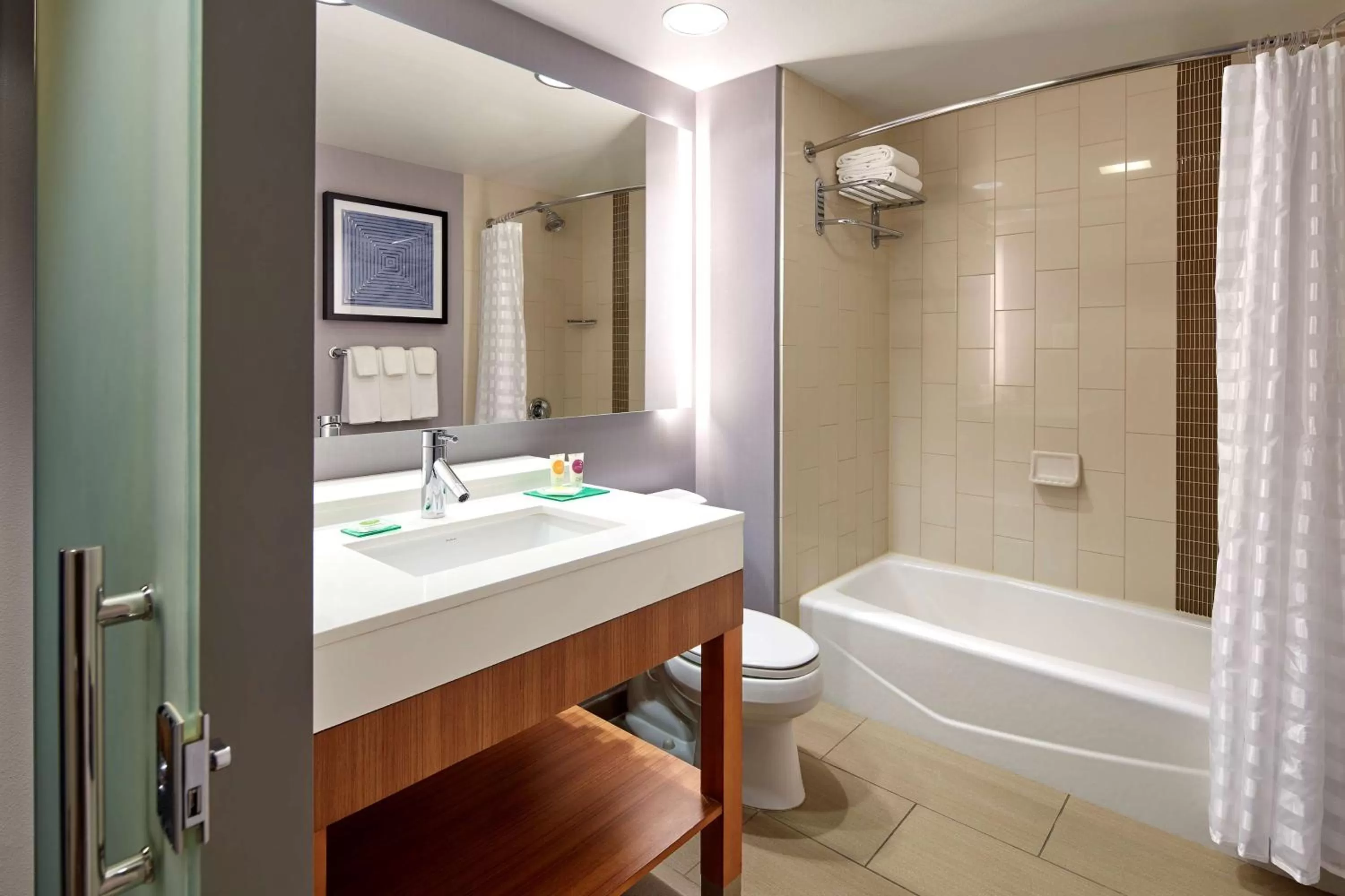 Bathroom in Hyatt Place Los Angeles / LAX / El Segundo