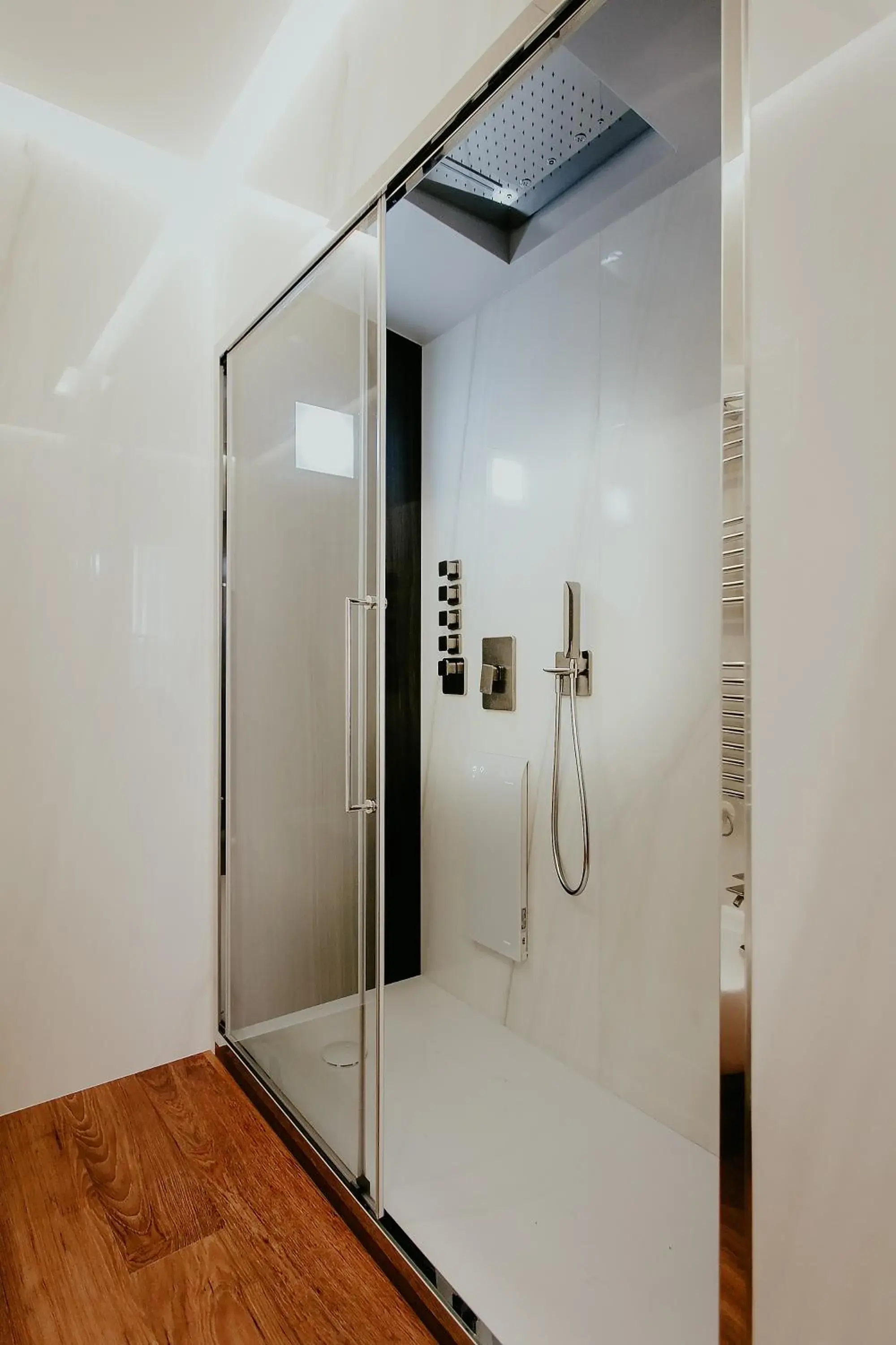 Steam room, Bathroom in Bacã Suites, Restaurant & Bar