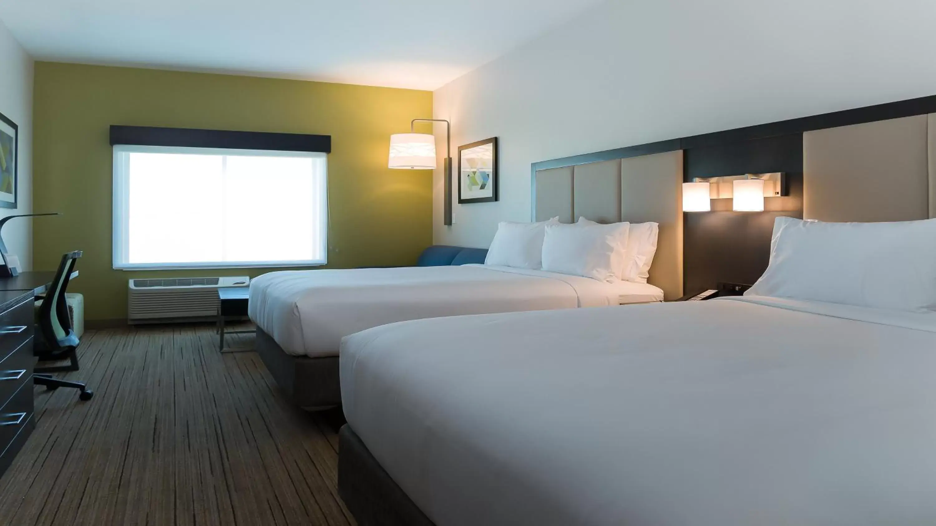 Photo of the whole room, Bed in Holiday Inn Express & Suites - Tampa East - Ybor City, an IHG Hotel