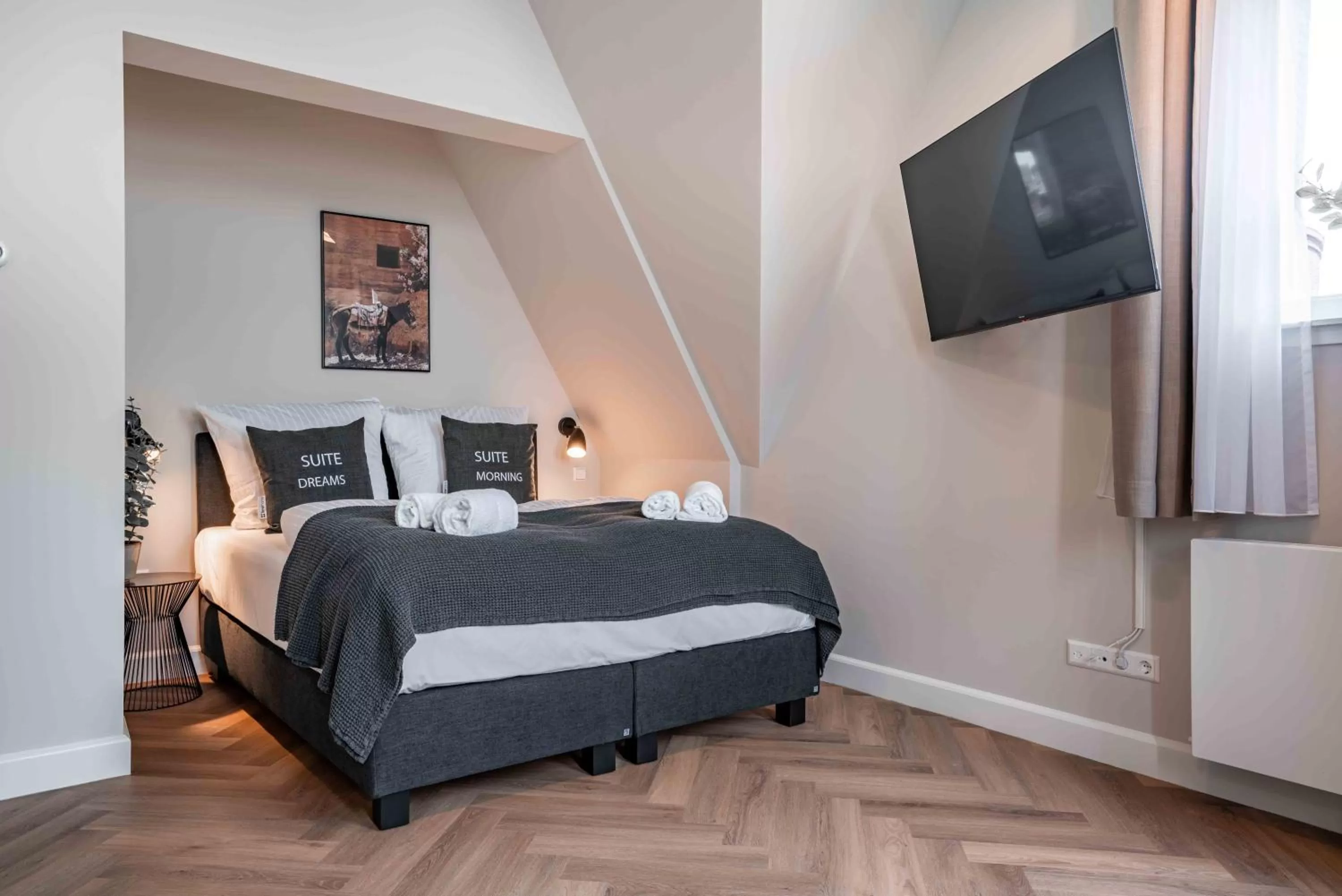 Bed in Limehome The Hague Keizerstraat