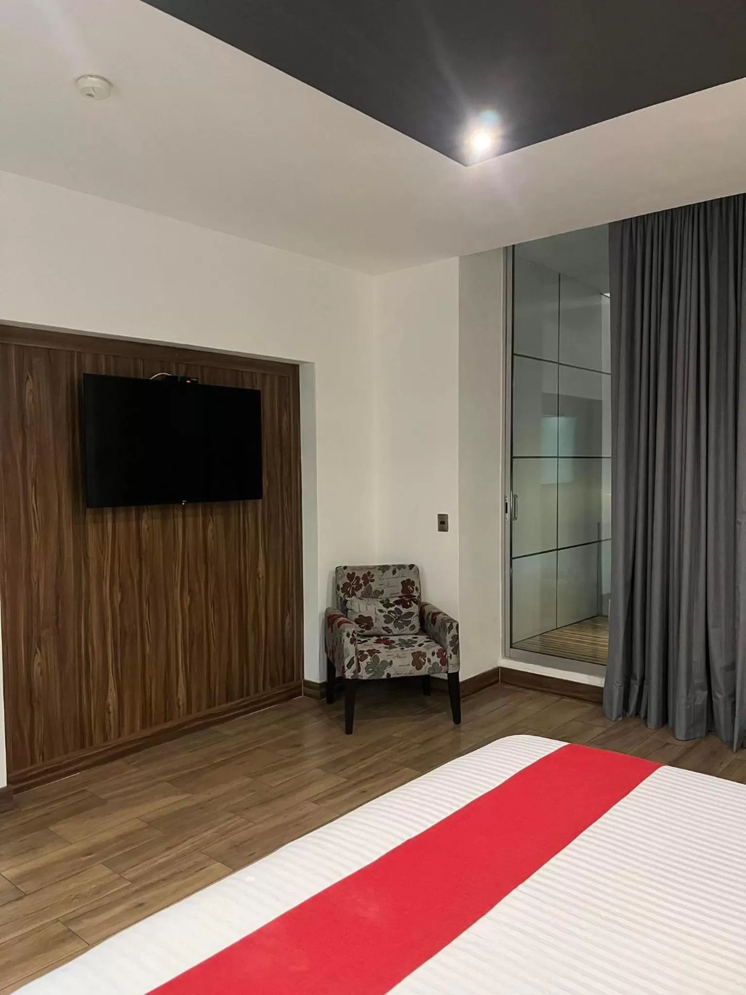 Communal lounge/ TV room, Bed in Zújmú Business Boutique Hotel