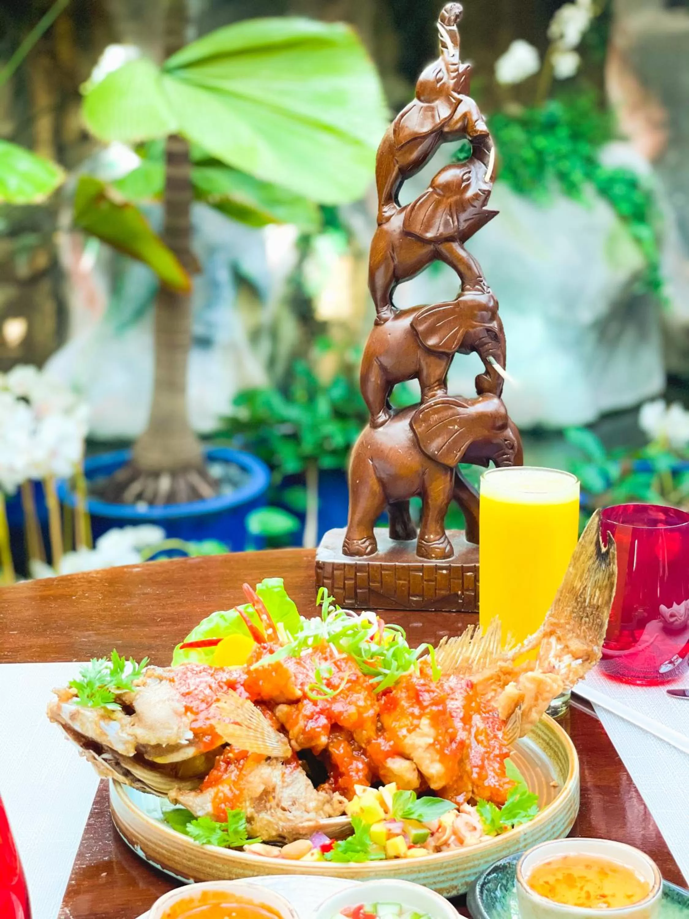 Food in Mövenpick Grand Al Bustan