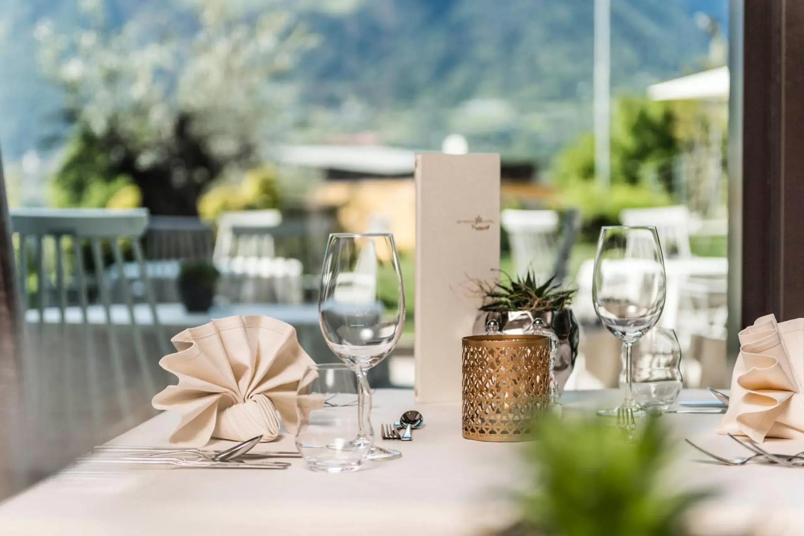 Restaurant/Places to Eat in Hotel Schwefelbad (Schenna Resort)