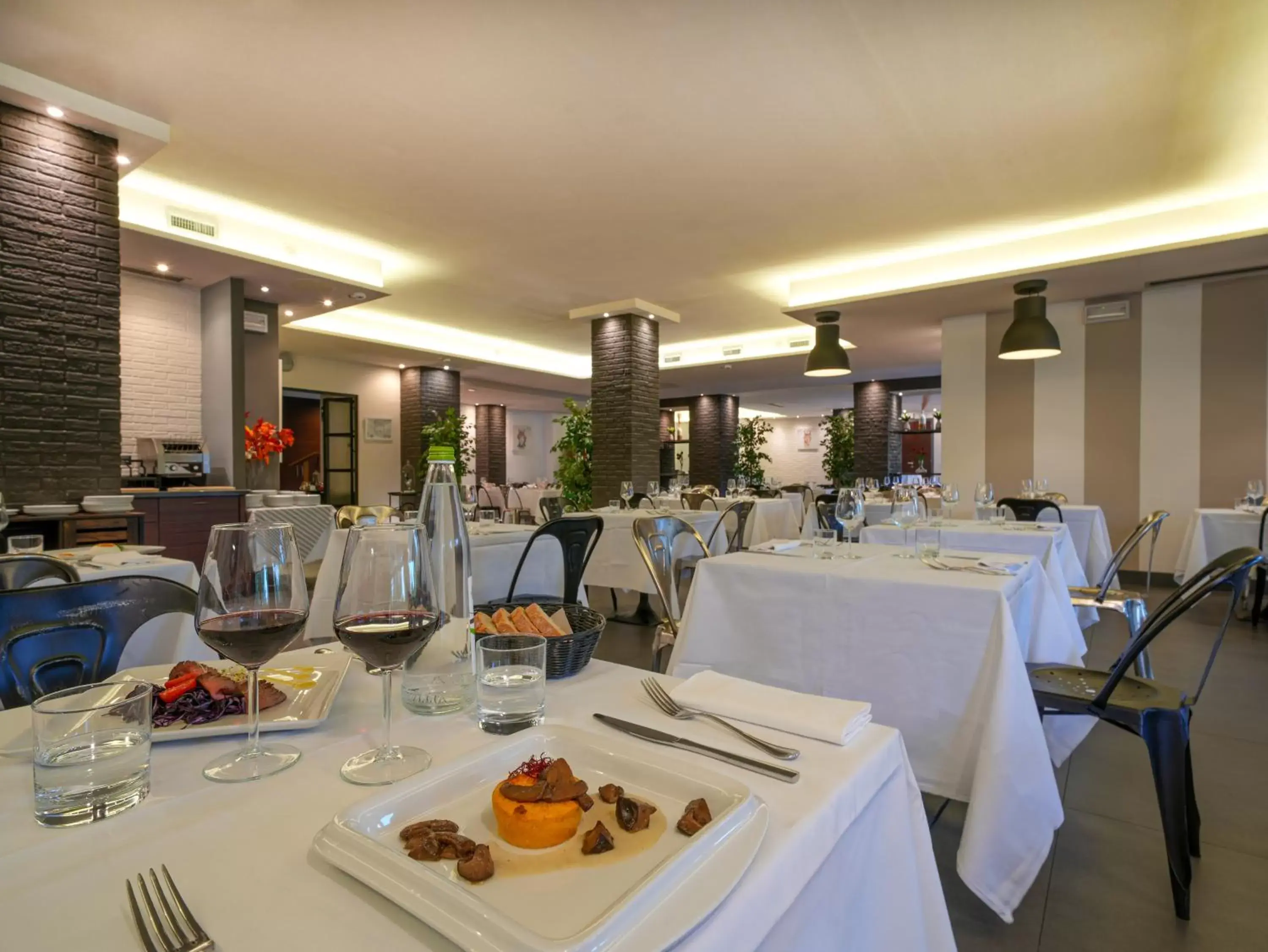 Restaurant/Places to Eat in Hotel La Meridiana