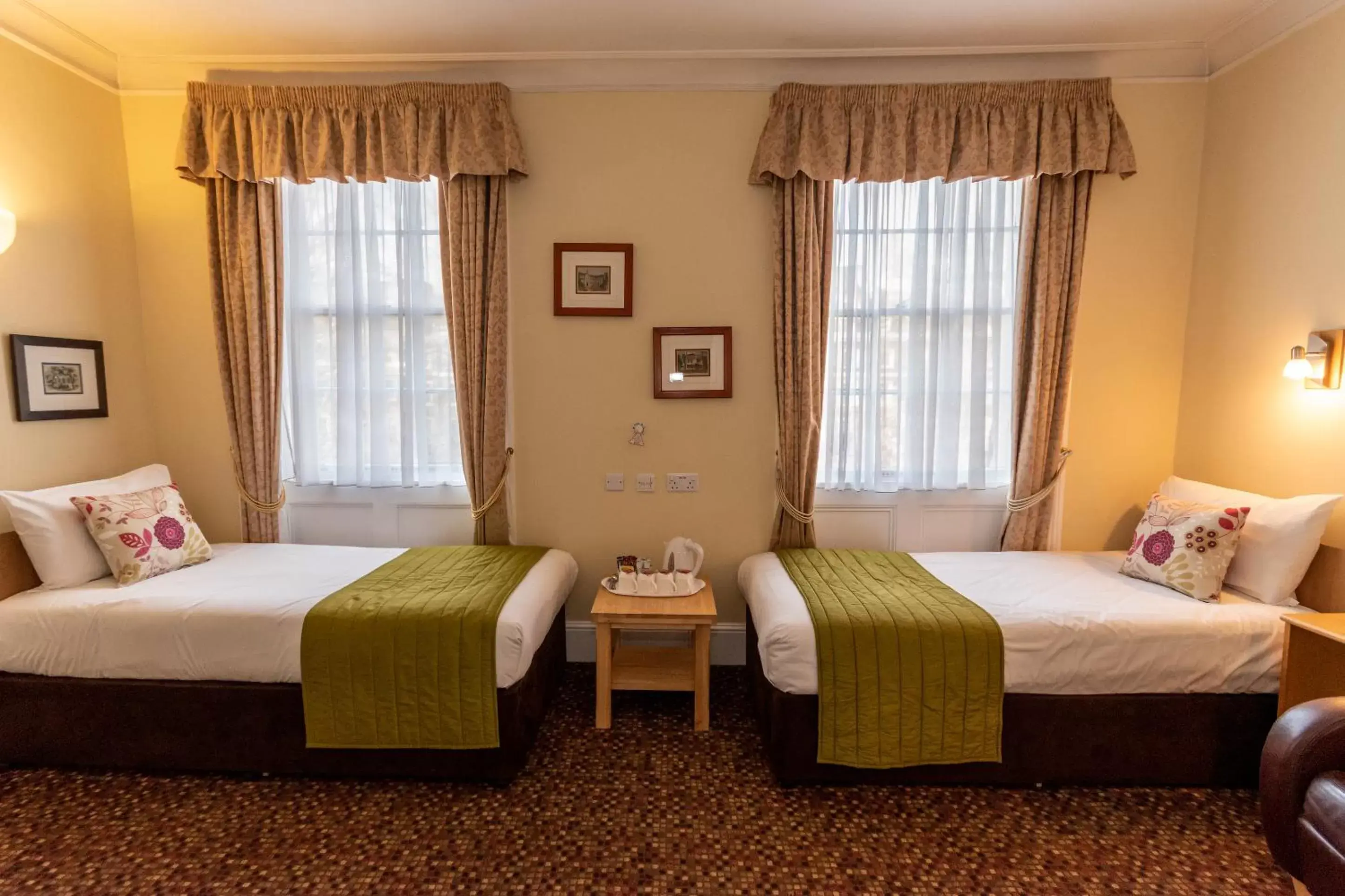 Photo of the whole room, Bed in The Darlington Hyde Park