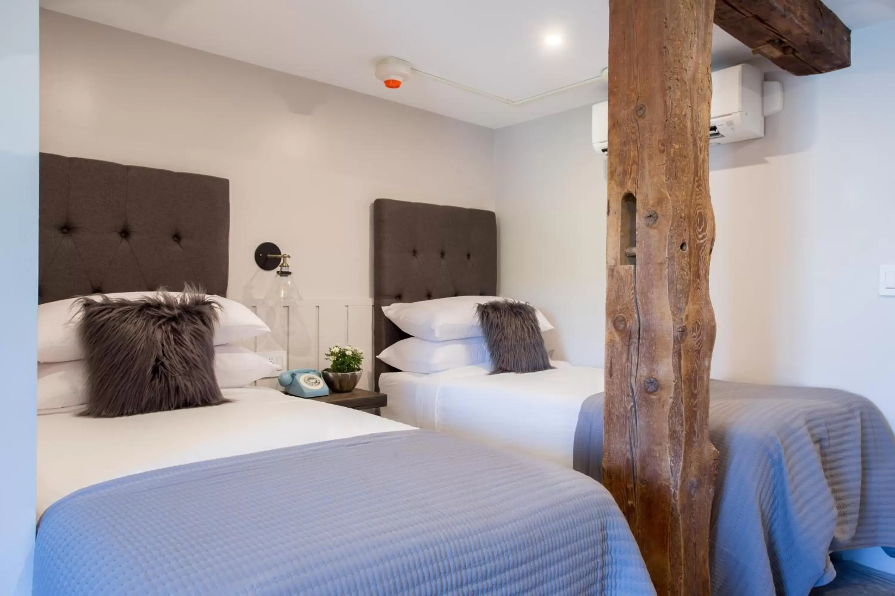 Twin Room with Mountain View in Mountain Meadows Lodge Twin Room with Mountain View in Mountain Meadows Lodge