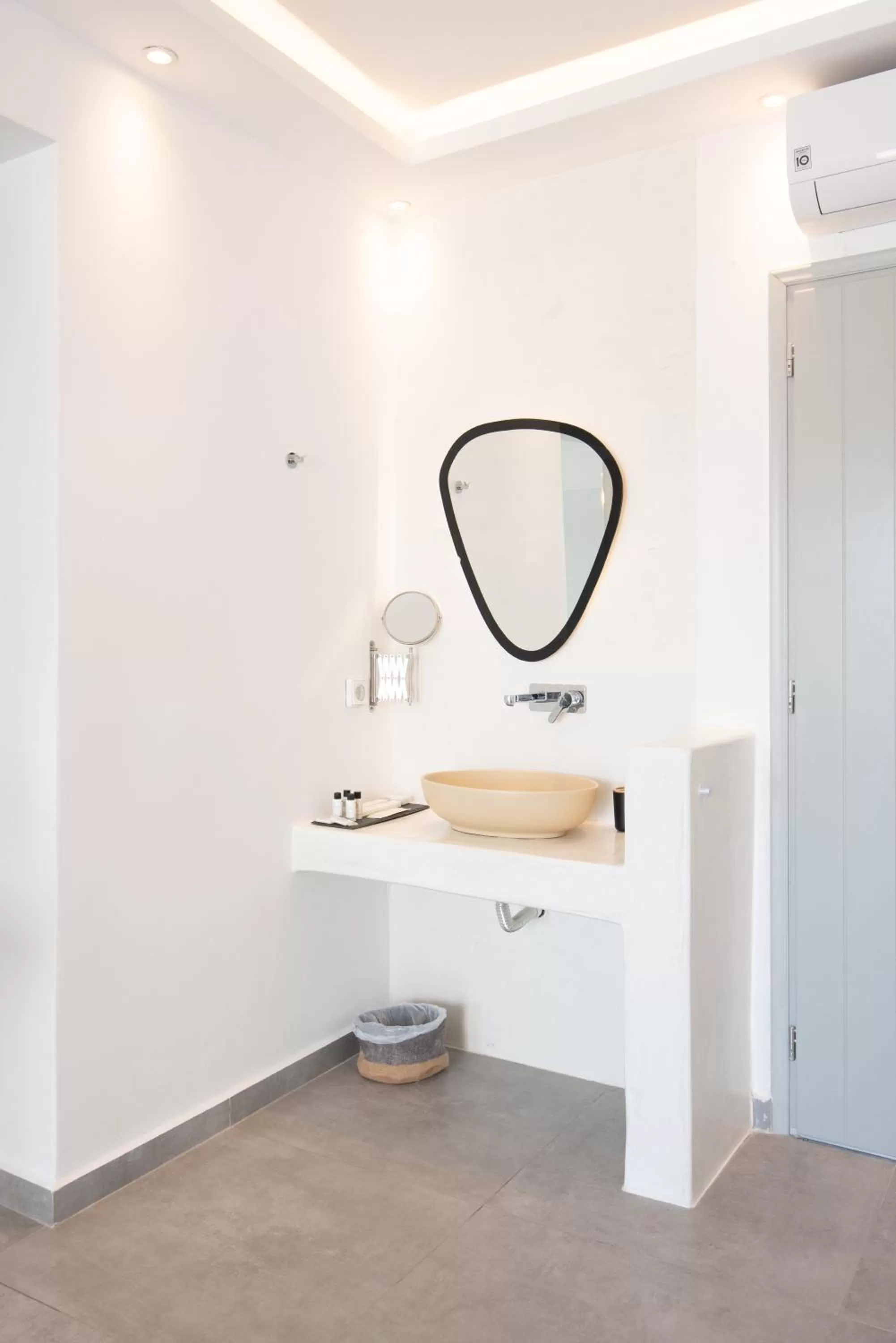 Caldera Cliff Illusion