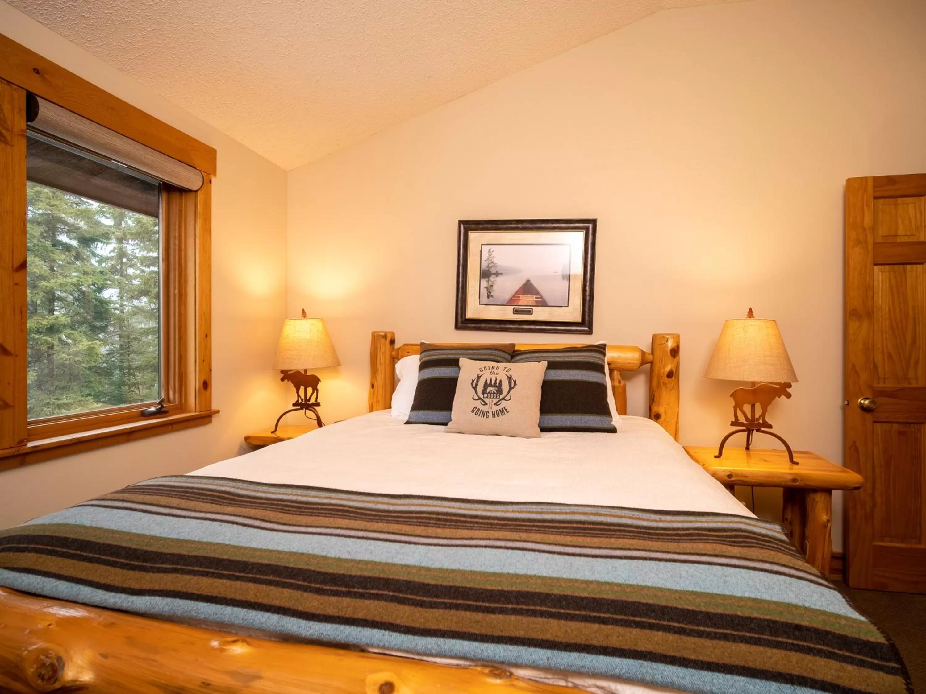 Bed in Caribou Highlands Lodge