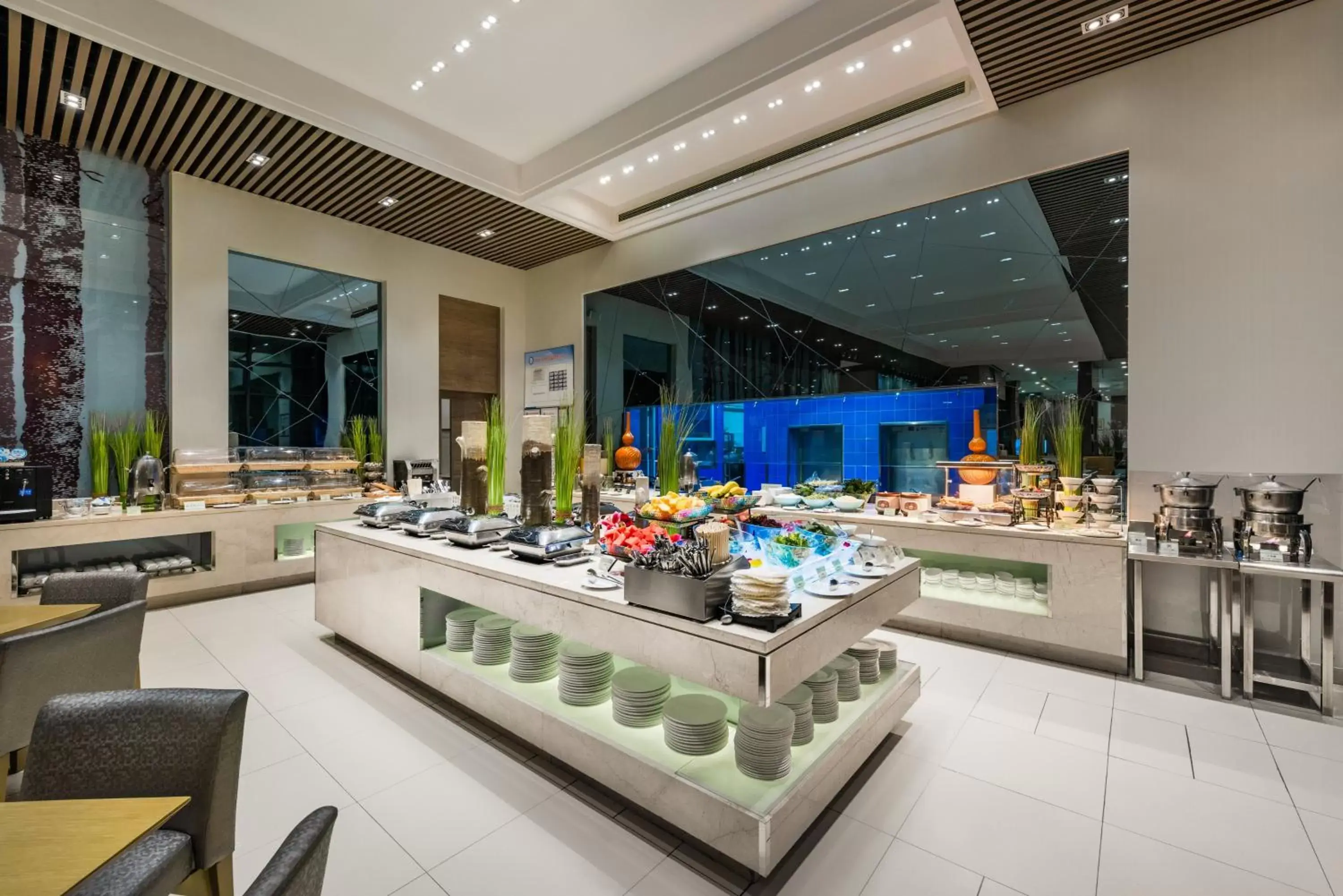 Breakfast, Restaurant/Places to Eat in Holiday Inn Express Beijing Yizhuang, an IHG Hotel