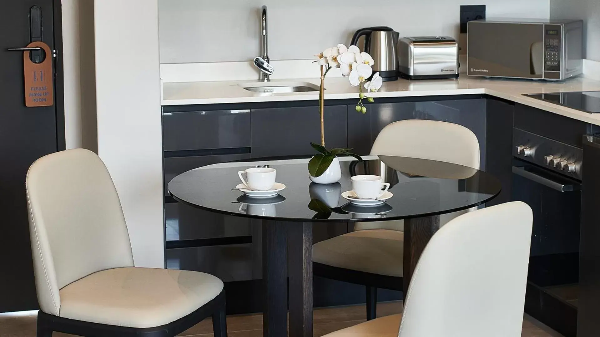 Coffee/tea facilities, Dining Area in The Catalyst Apartment Hotel by NEWMARK