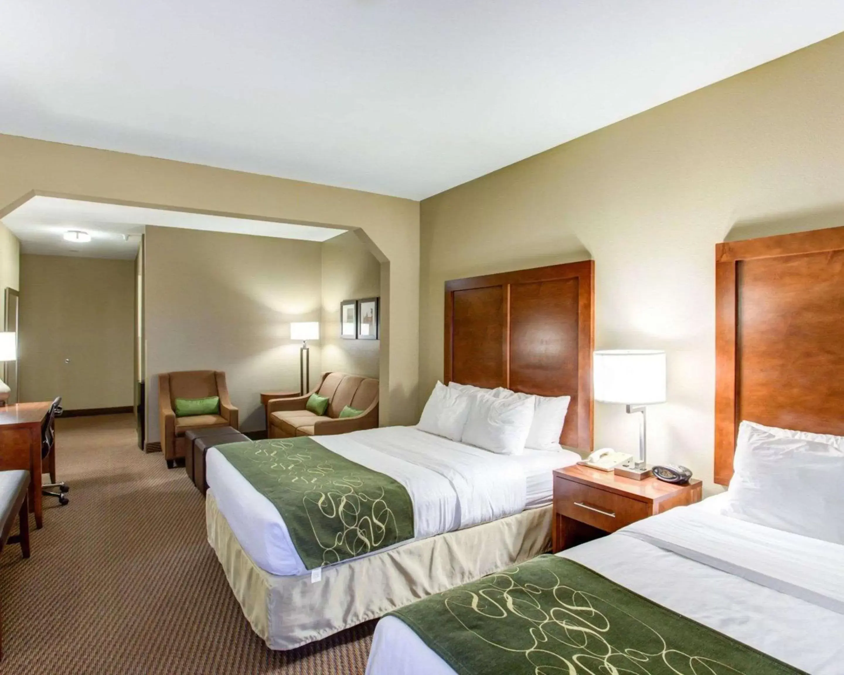 Bedroom, Bed in Comfort Suites