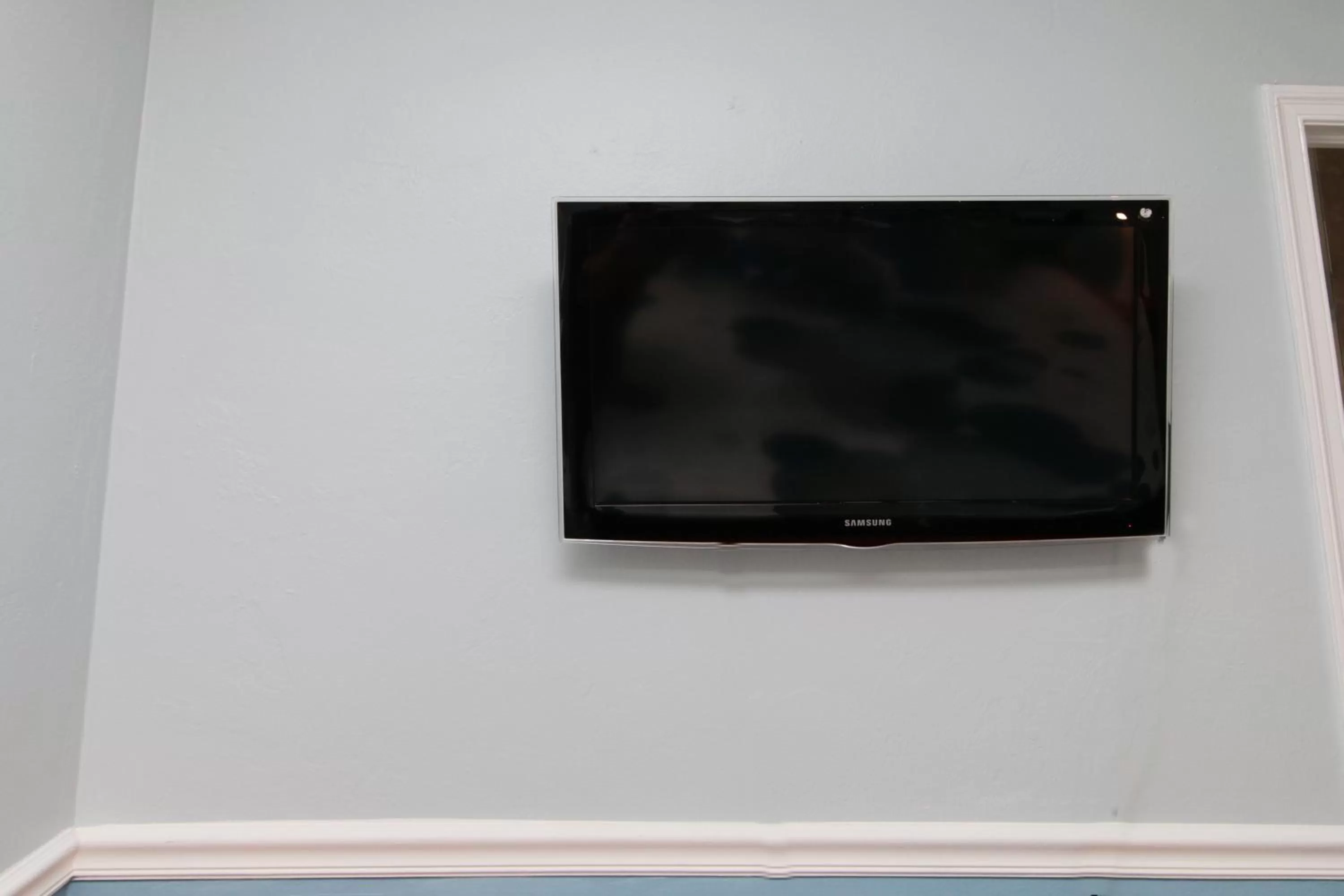 TV and multimedia in The Dolphin Hollywood