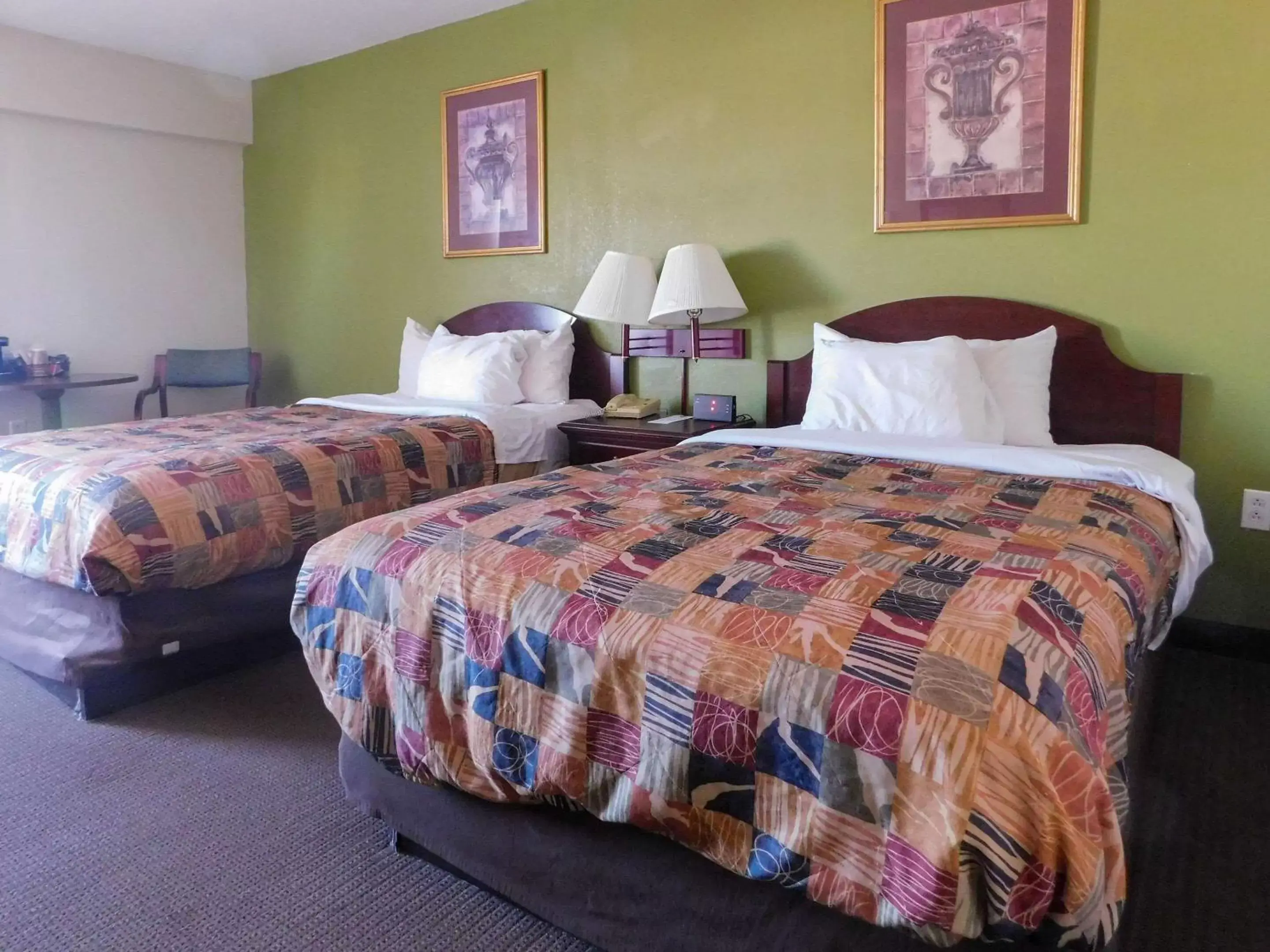 Photo of the whole room, Bed in Quality Inn & Suites Thomasville