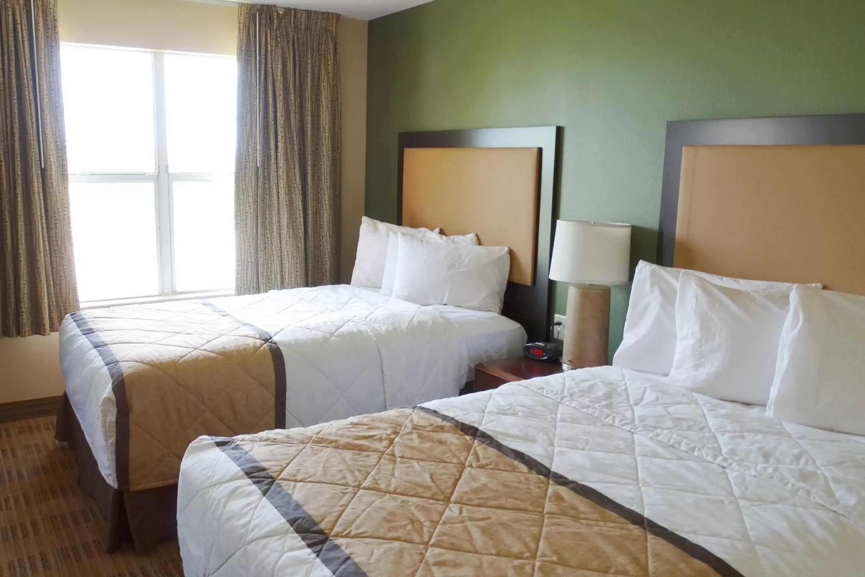 Bed in Extended Stay America Suites - Detroit - Auburn Hills - Featherstone Rd