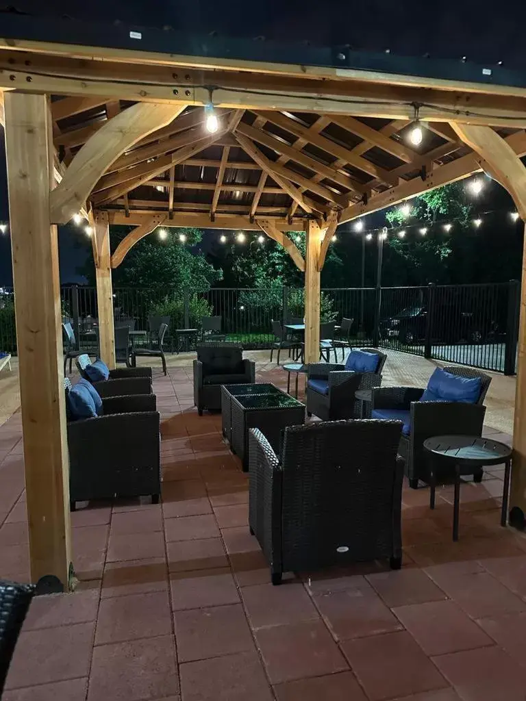 Patio, Restaurant/Places to Eat in Quality Inn Auburn University Area