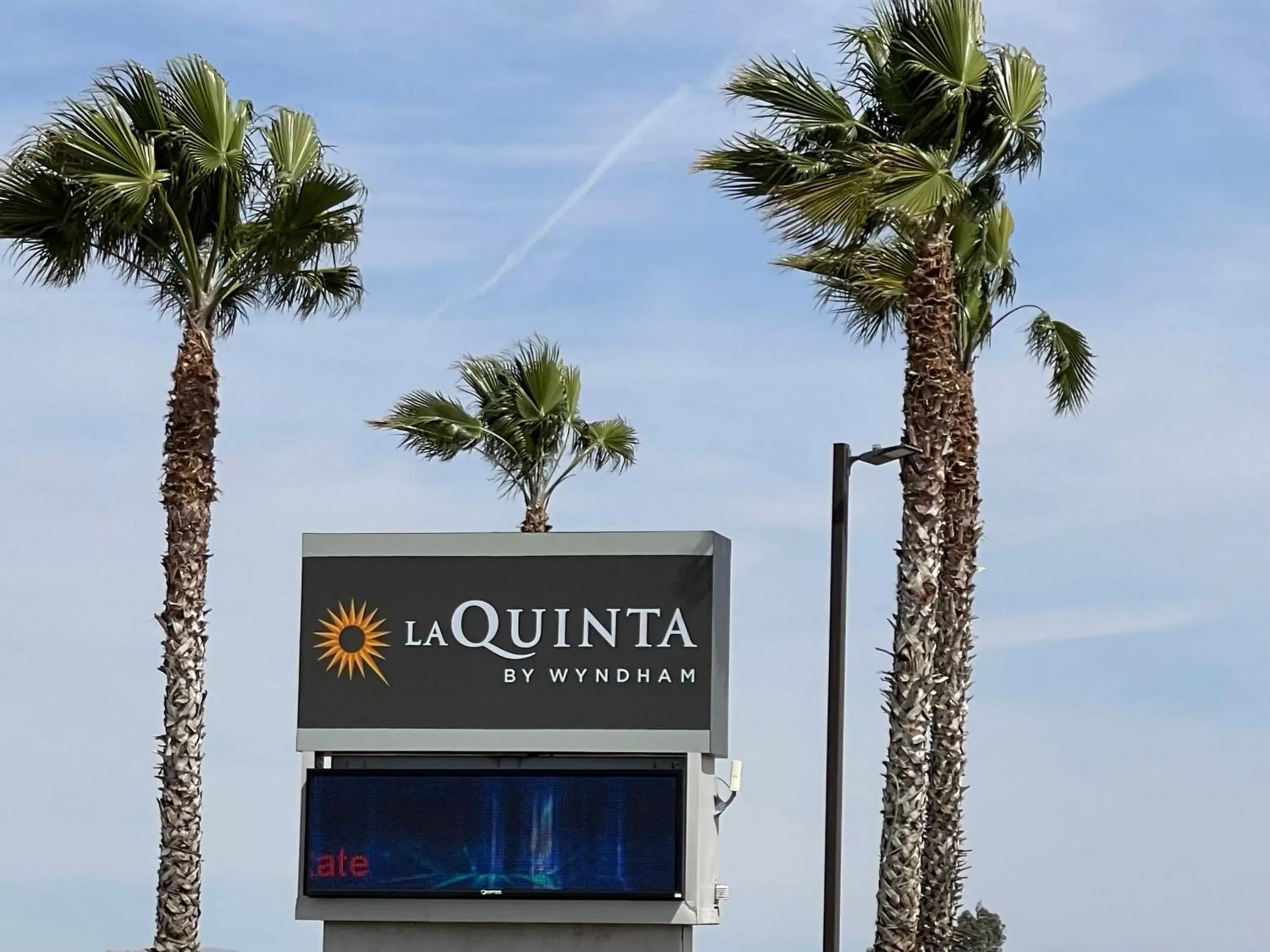 Property logo or sign, Property Logo/Sign in La Quinta Inn & Suites by Wyndham Hesperia Victorville