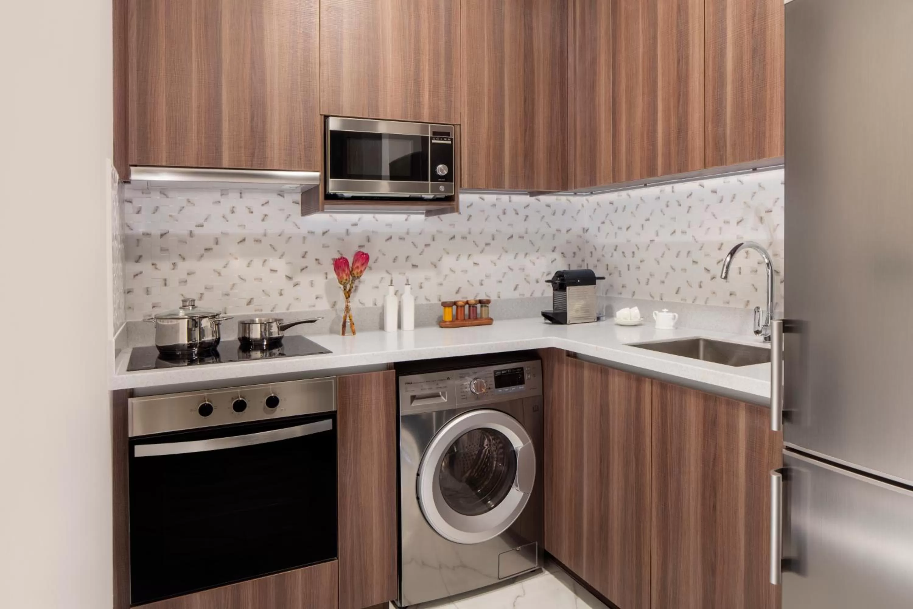 Kitchen or kitchenette in Avani Plus Palm View Dubai Hotel & Suites