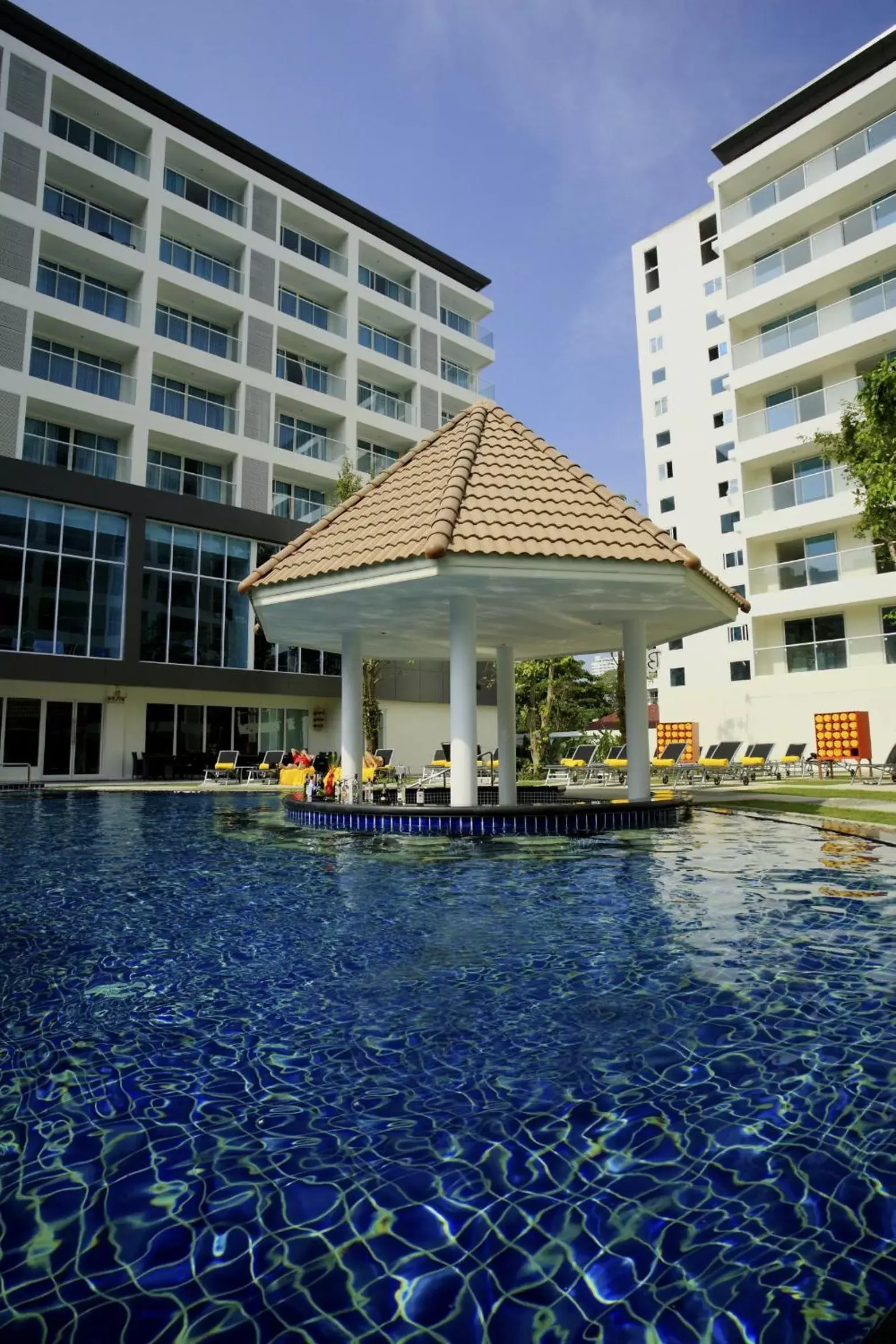 Swimming pool, Property Building in Centara Pattaya Hotel