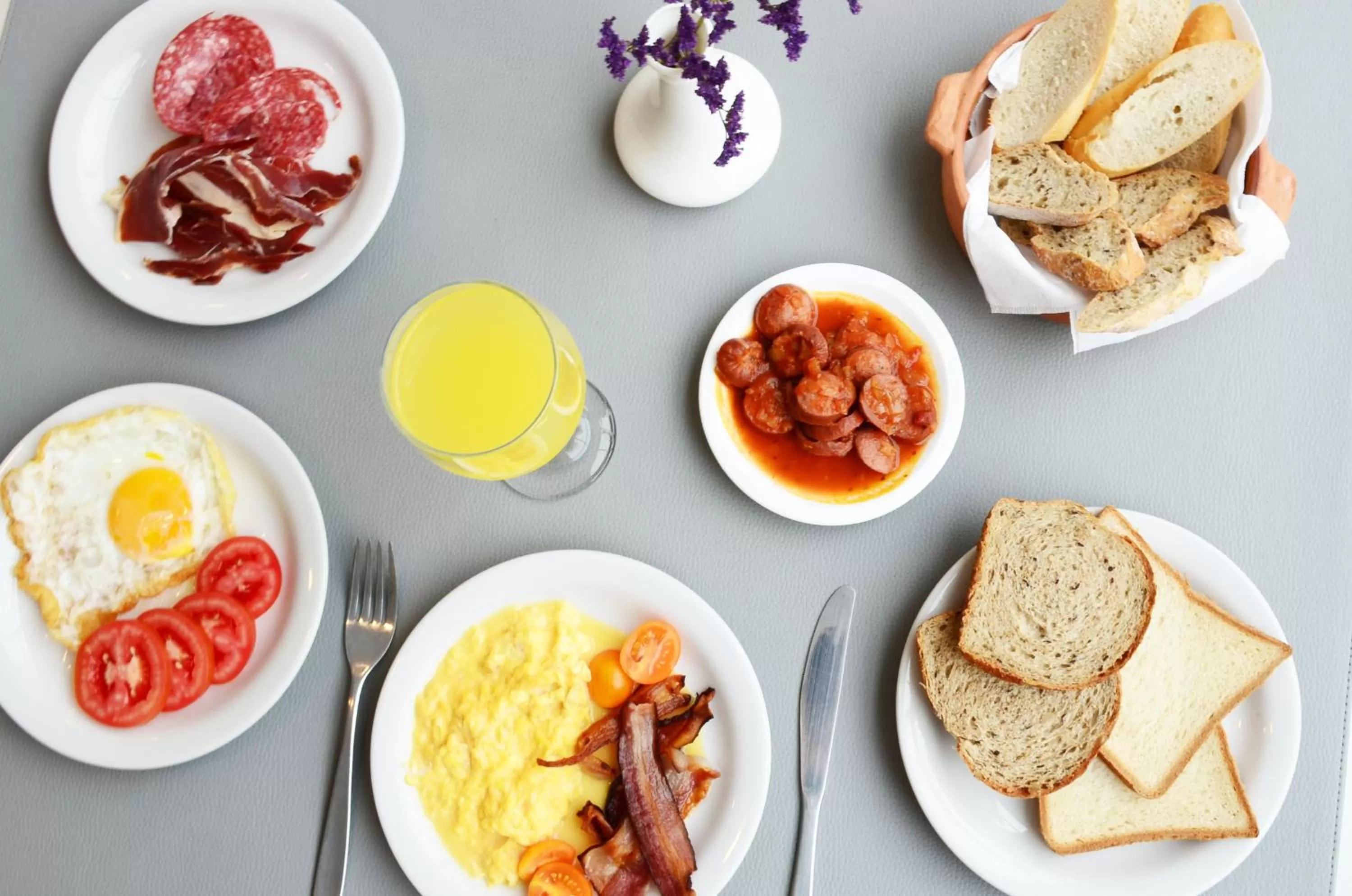 Buffet breakfast in Esplendor by Wyndham Asuncion