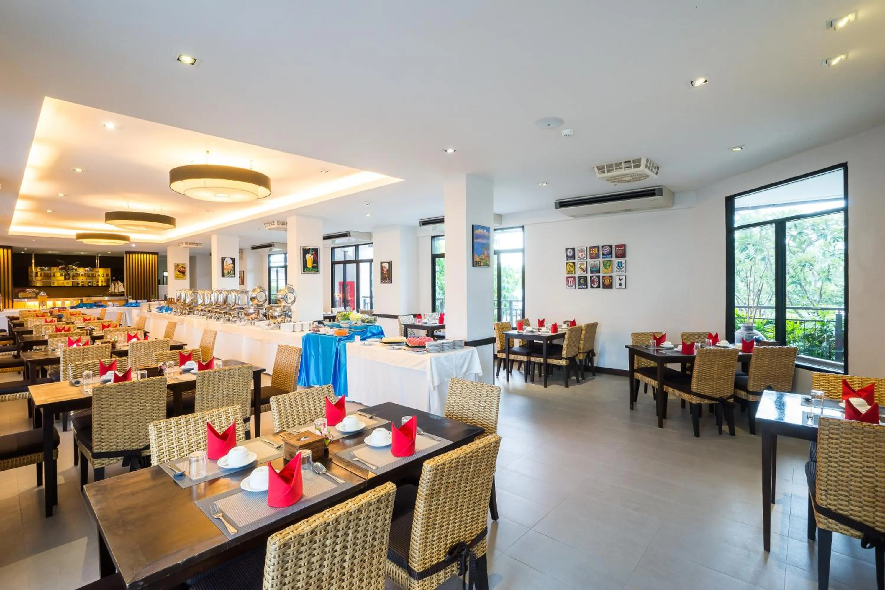 Restaurant/places to eat in i Tara Resort & Spa