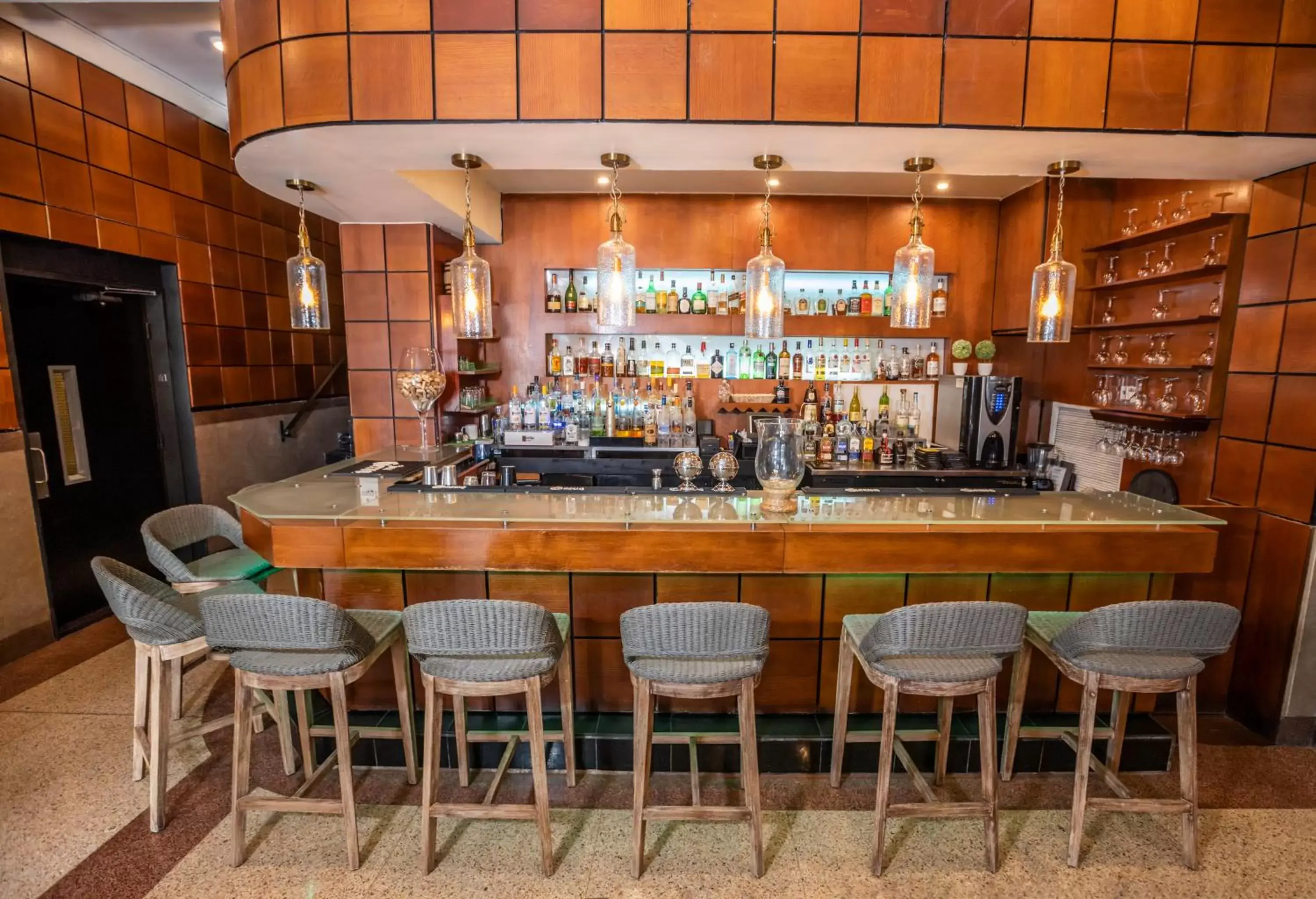 Lounge or bar, Lounge/Bar in Chesterfield Hotel & Suites