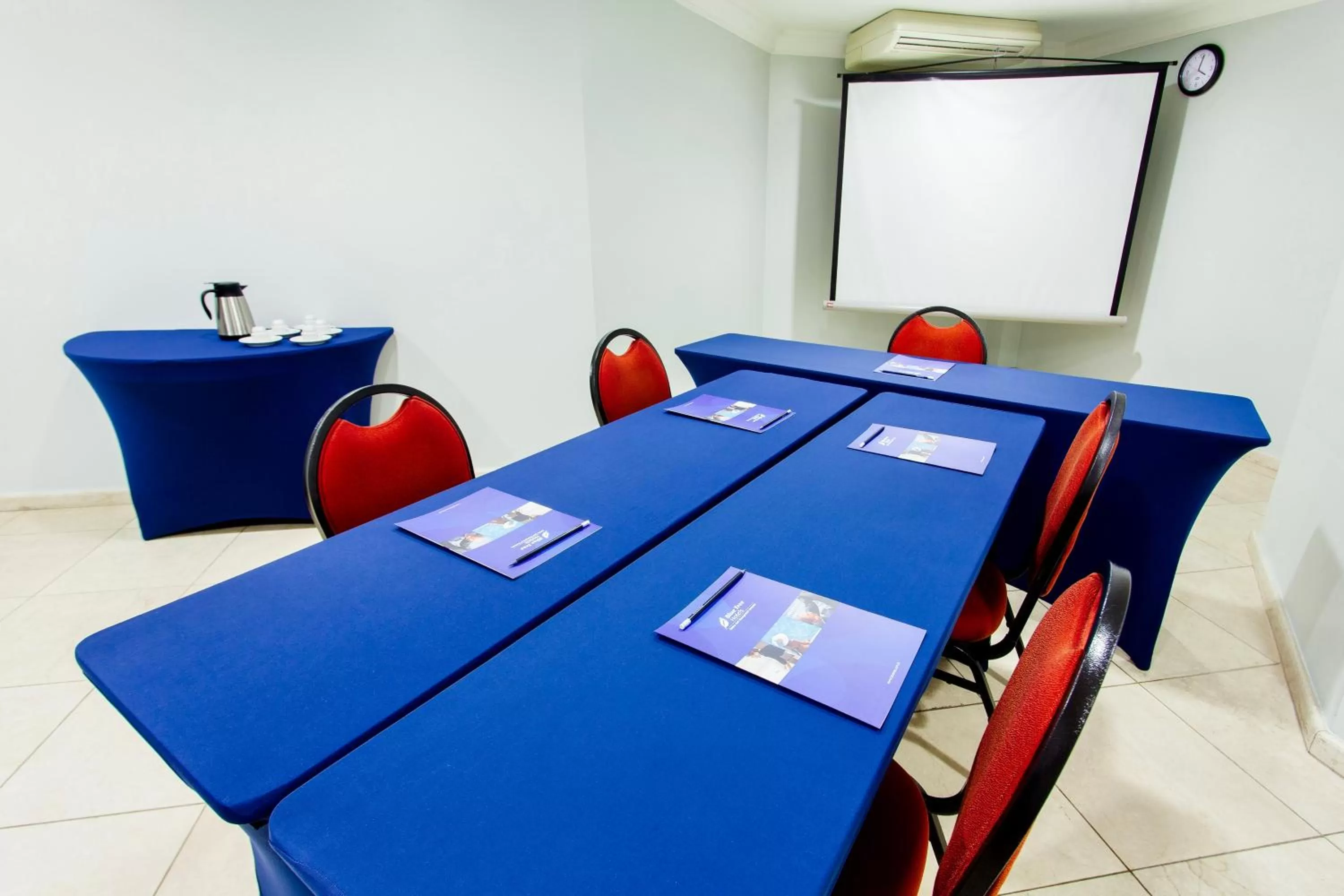 Meeting/conference room in Blue Tree Towers Joinville
