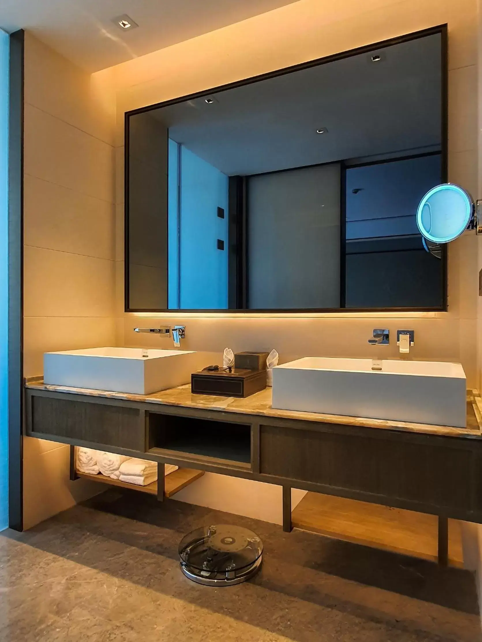 Bathroom in Howard Johnson Plaza by Wyndham Blue Bay Sihanoukville