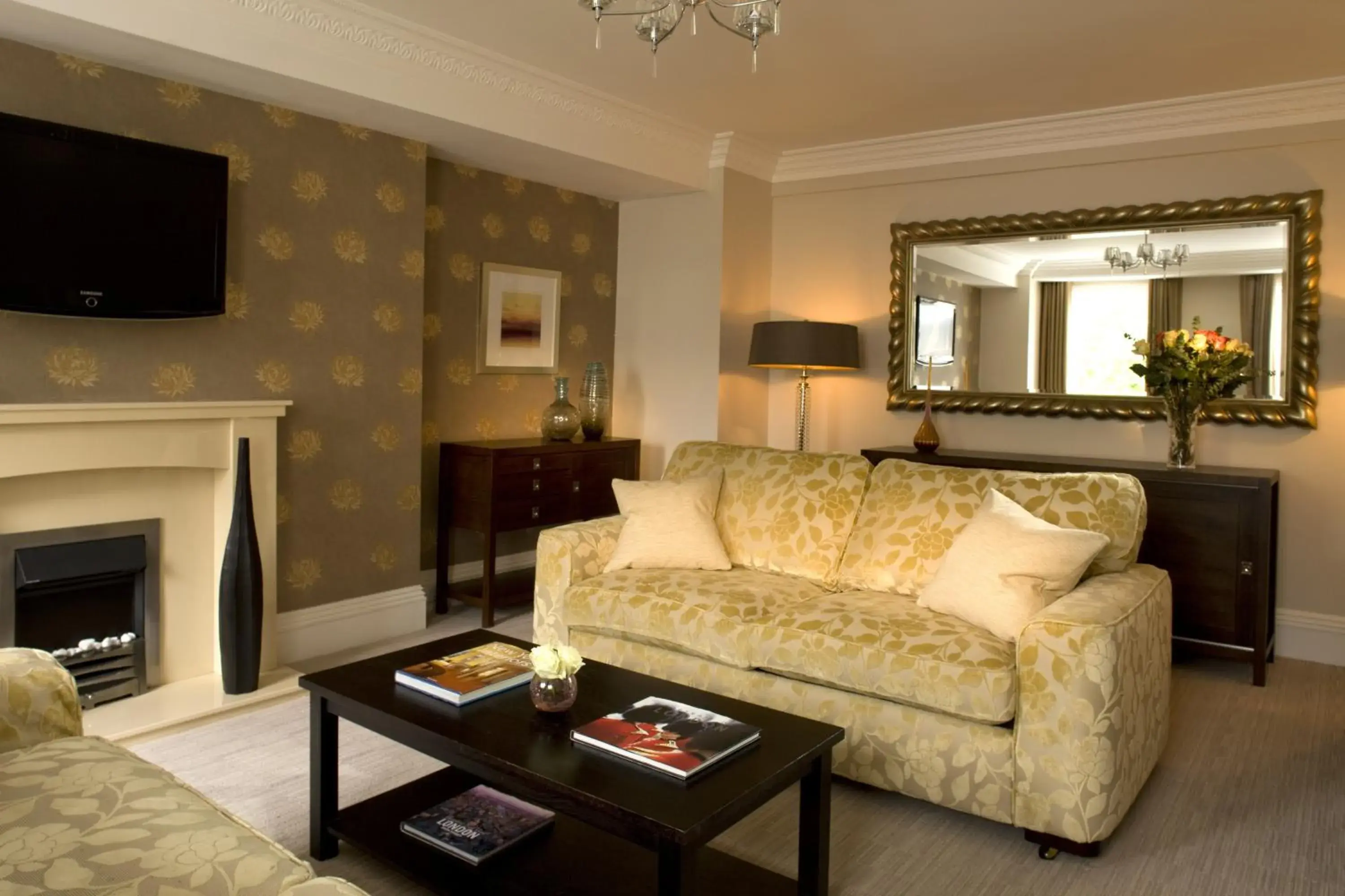 Standard Three-Bedroom Apartment in Beaufort House - Knightsbridge Standard Three-Bedroom Apartment in Beaufort House - Knightsbridge