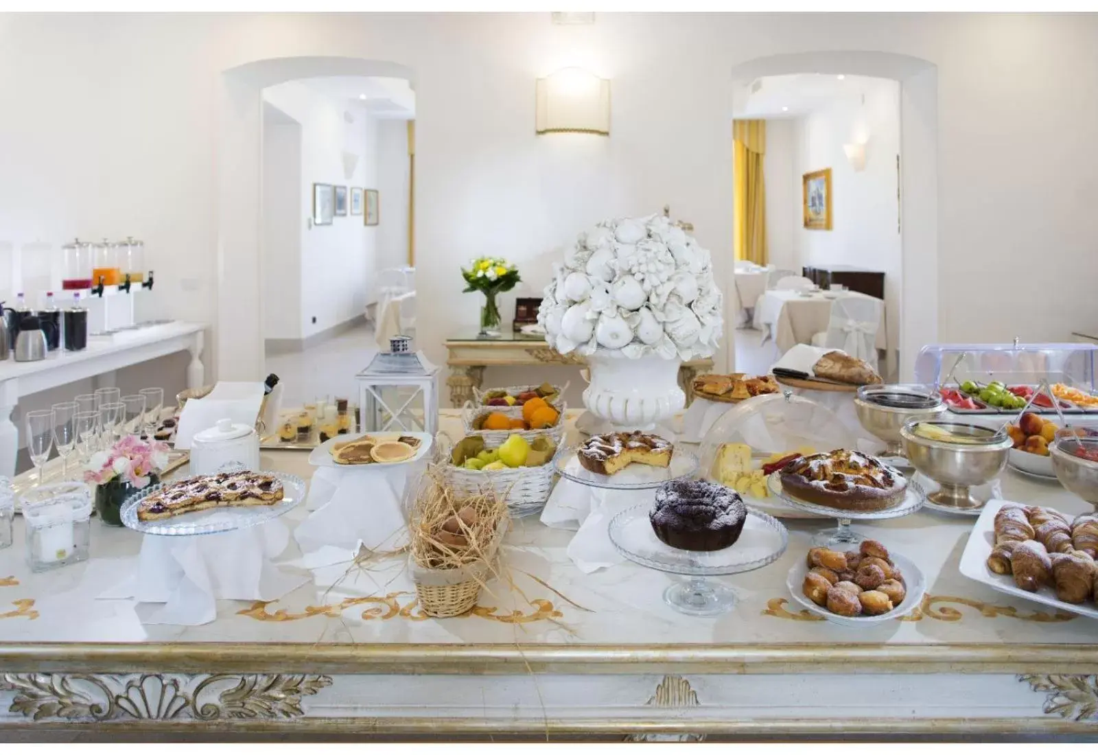 Continental breakfast in Grande Albergo Internazionale