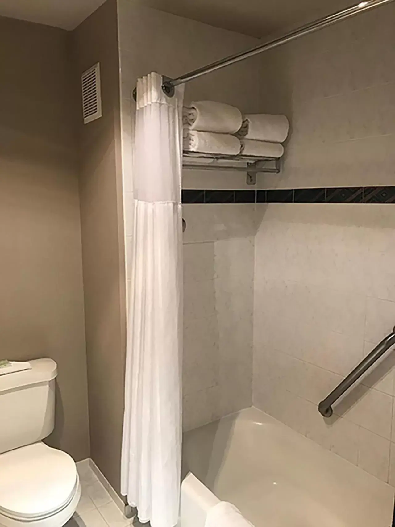 Shower, Bathroom in Shilo Inn Suites Klamath Falls