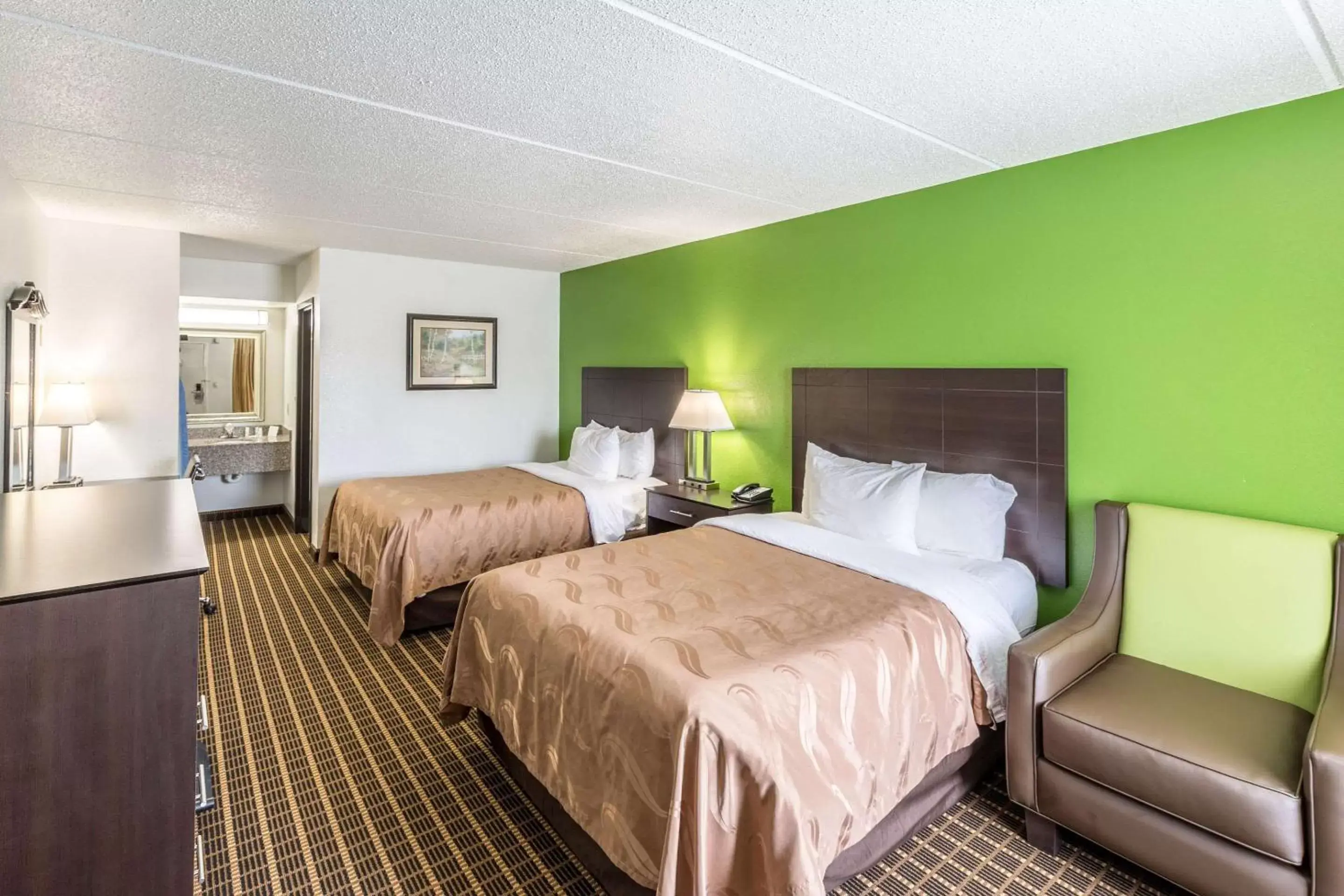 Photo of the whole room, Bed in Quality Inn Simpsonville-Greenville