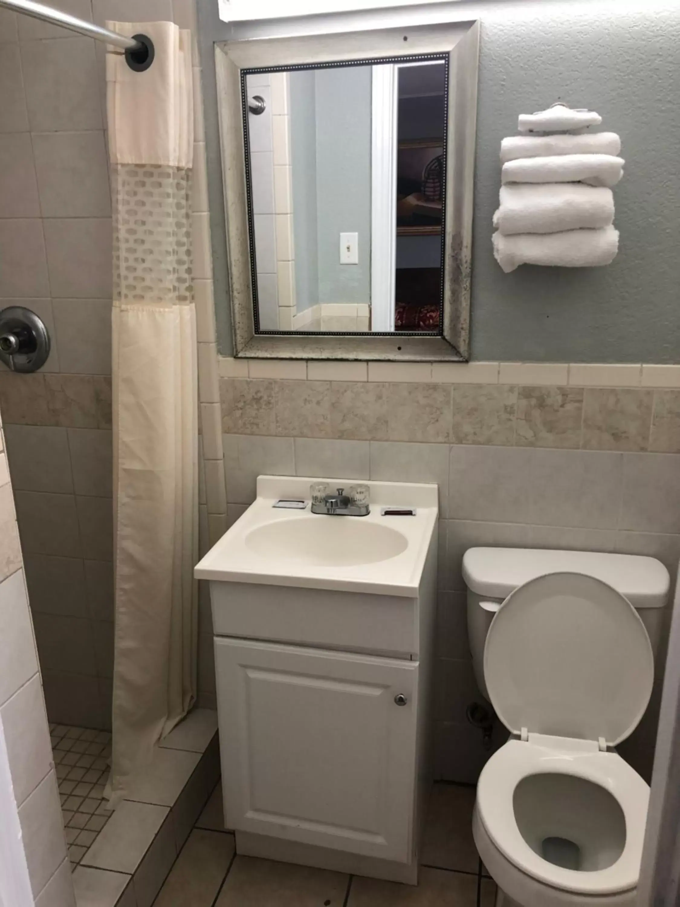 Bathroom in Budget inn