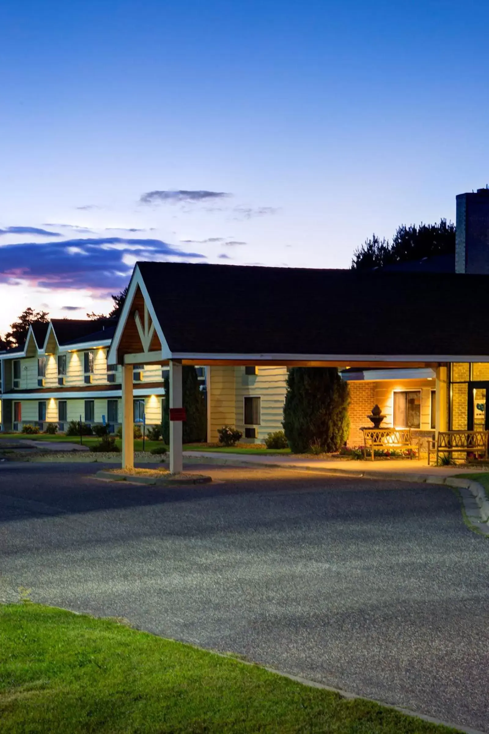 Facade/entrance, Property Building in AmericInn by Wyndham Ham Lake