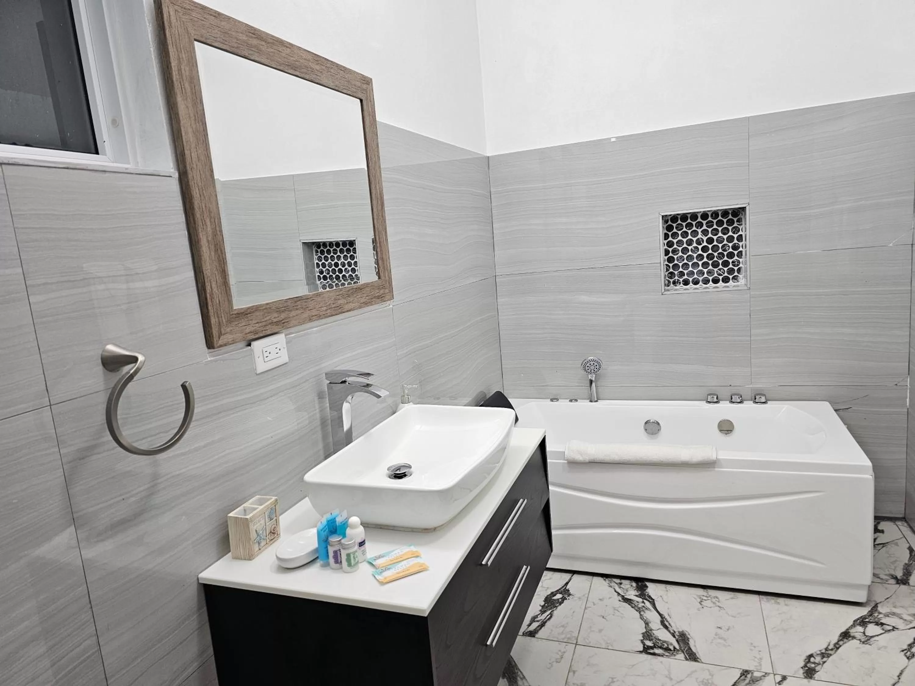 Bathroom in Roots Cafe Rooms