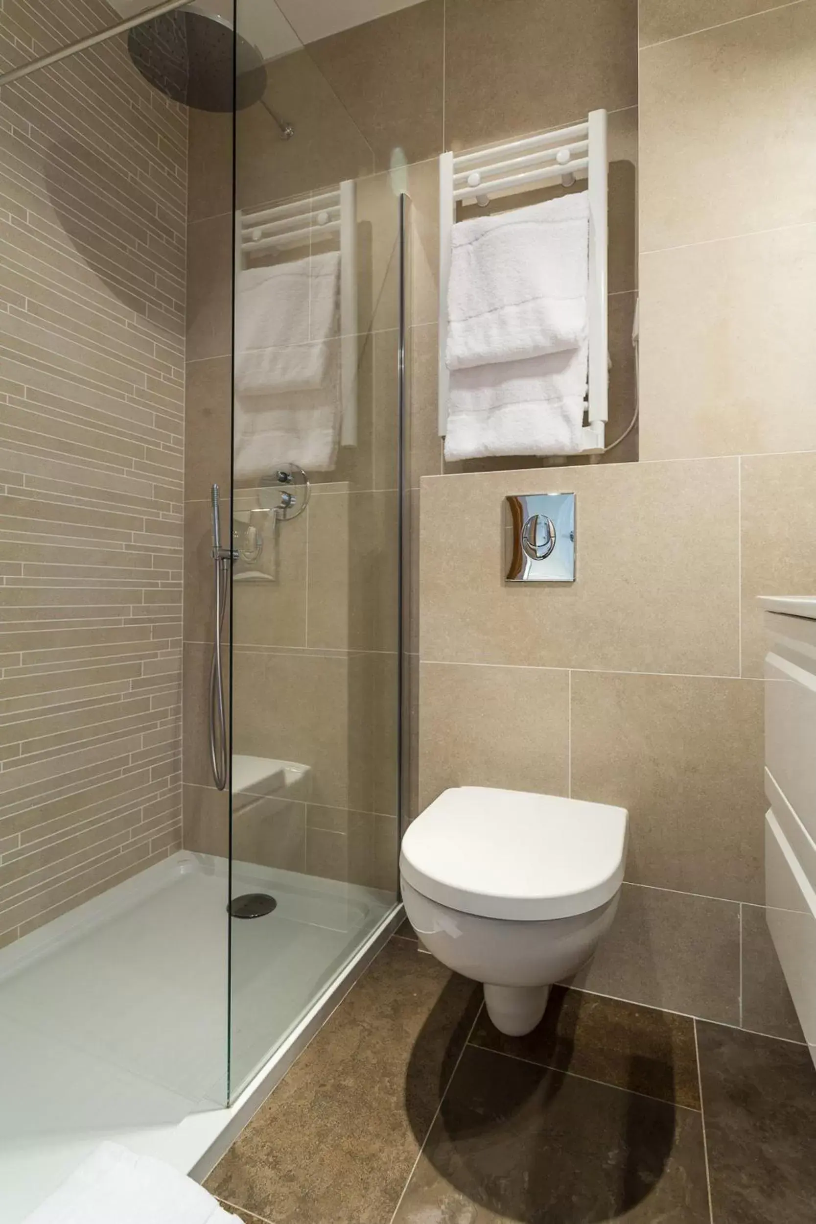 Shower, Bathroom in Villa Velvet