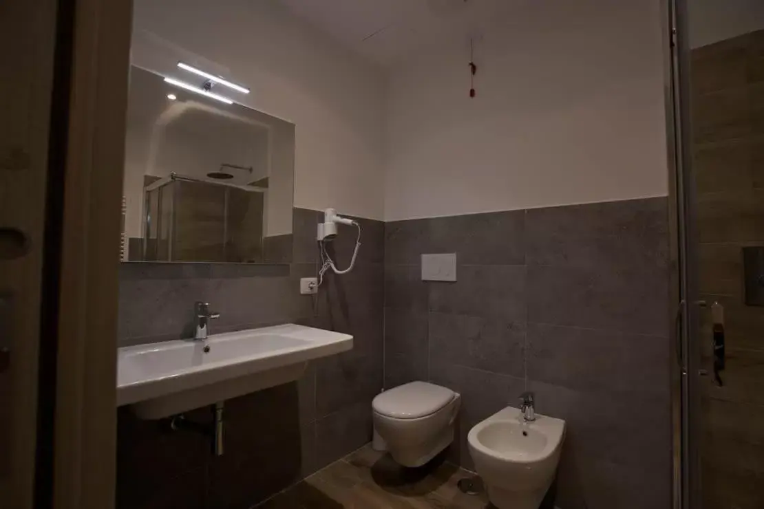 Bathroom in Onorati Hotel