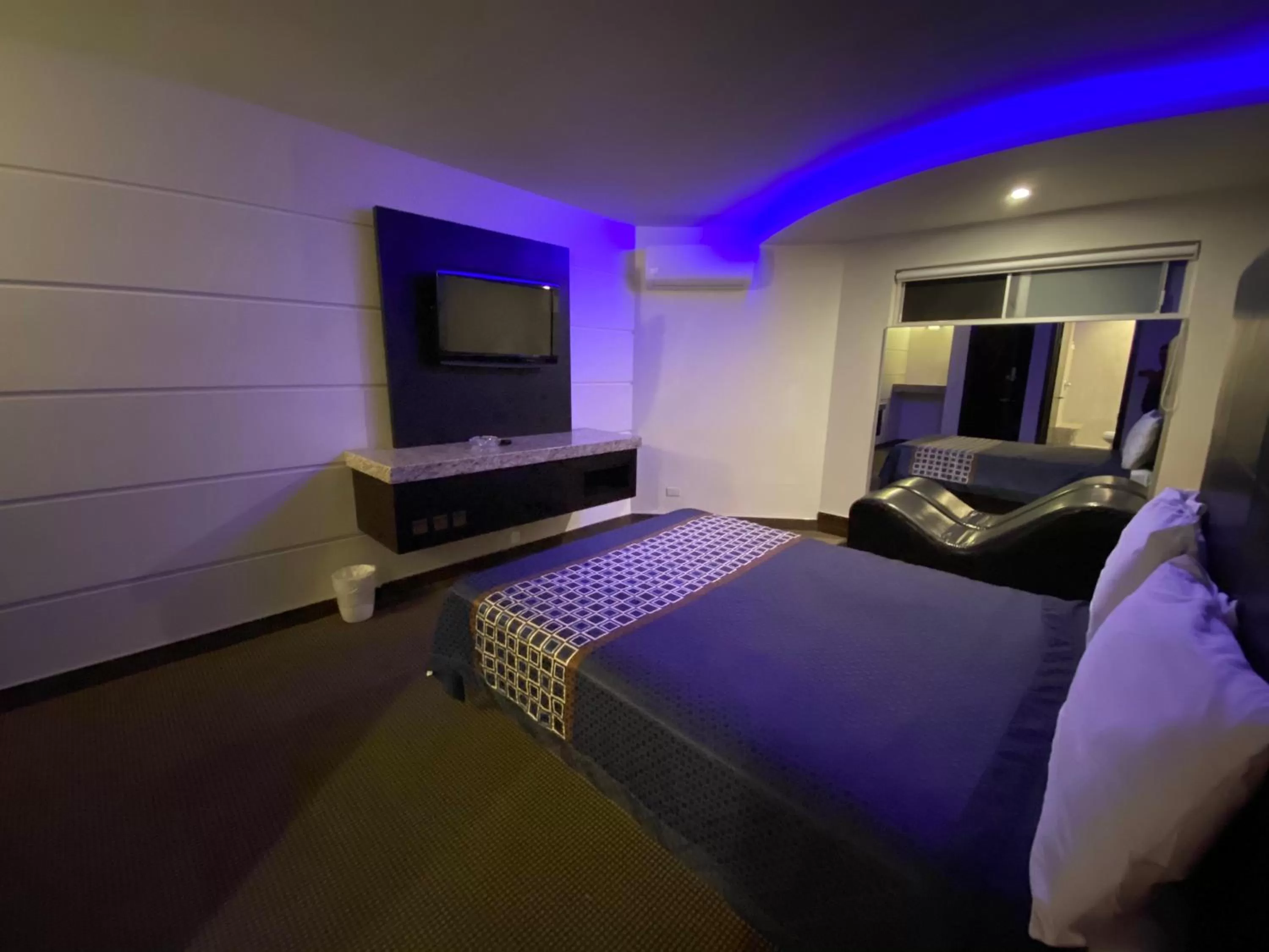 Bed in Motel Encuentro