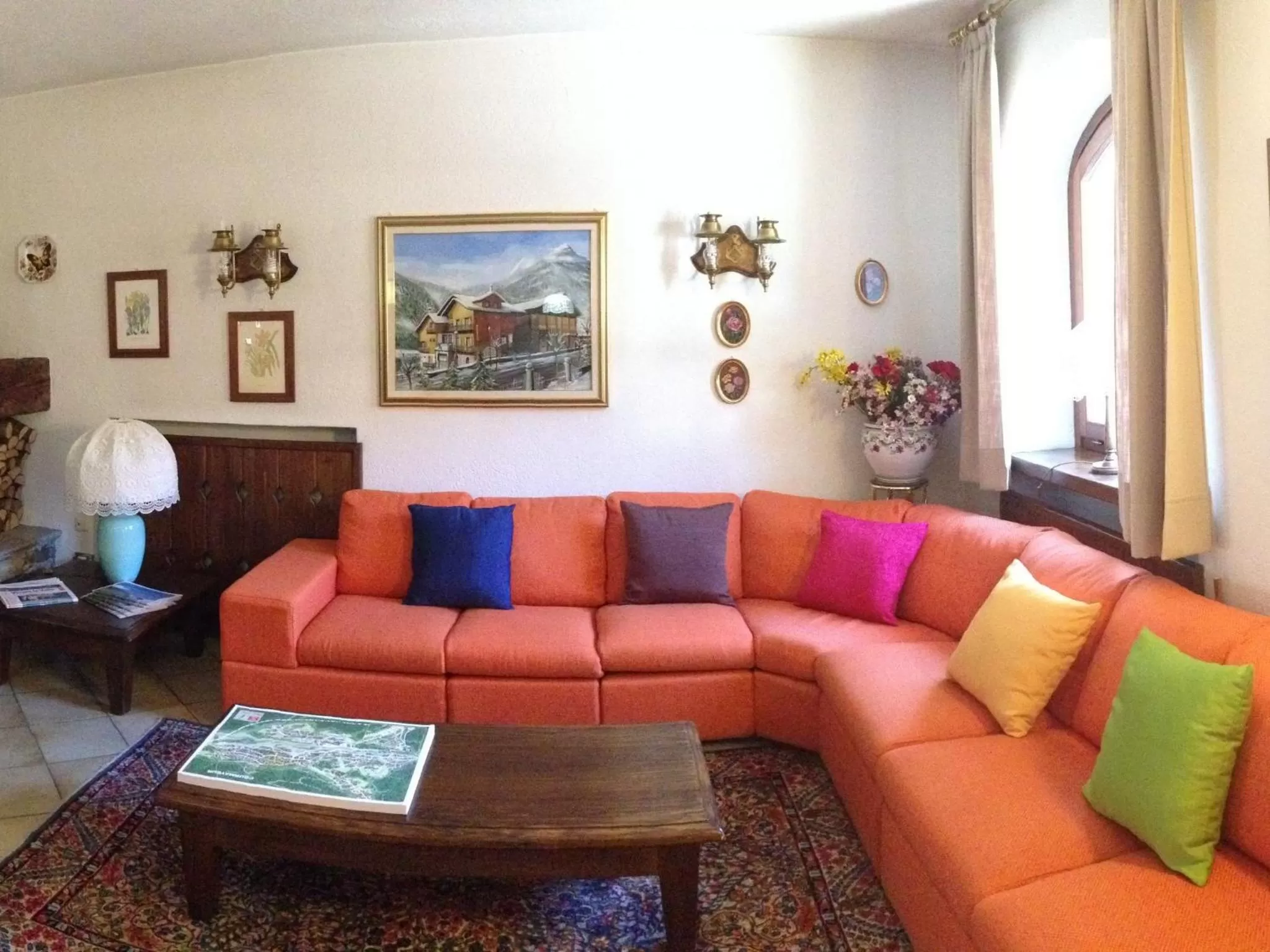 Communal lounge/ TV room in Hotel Triolet