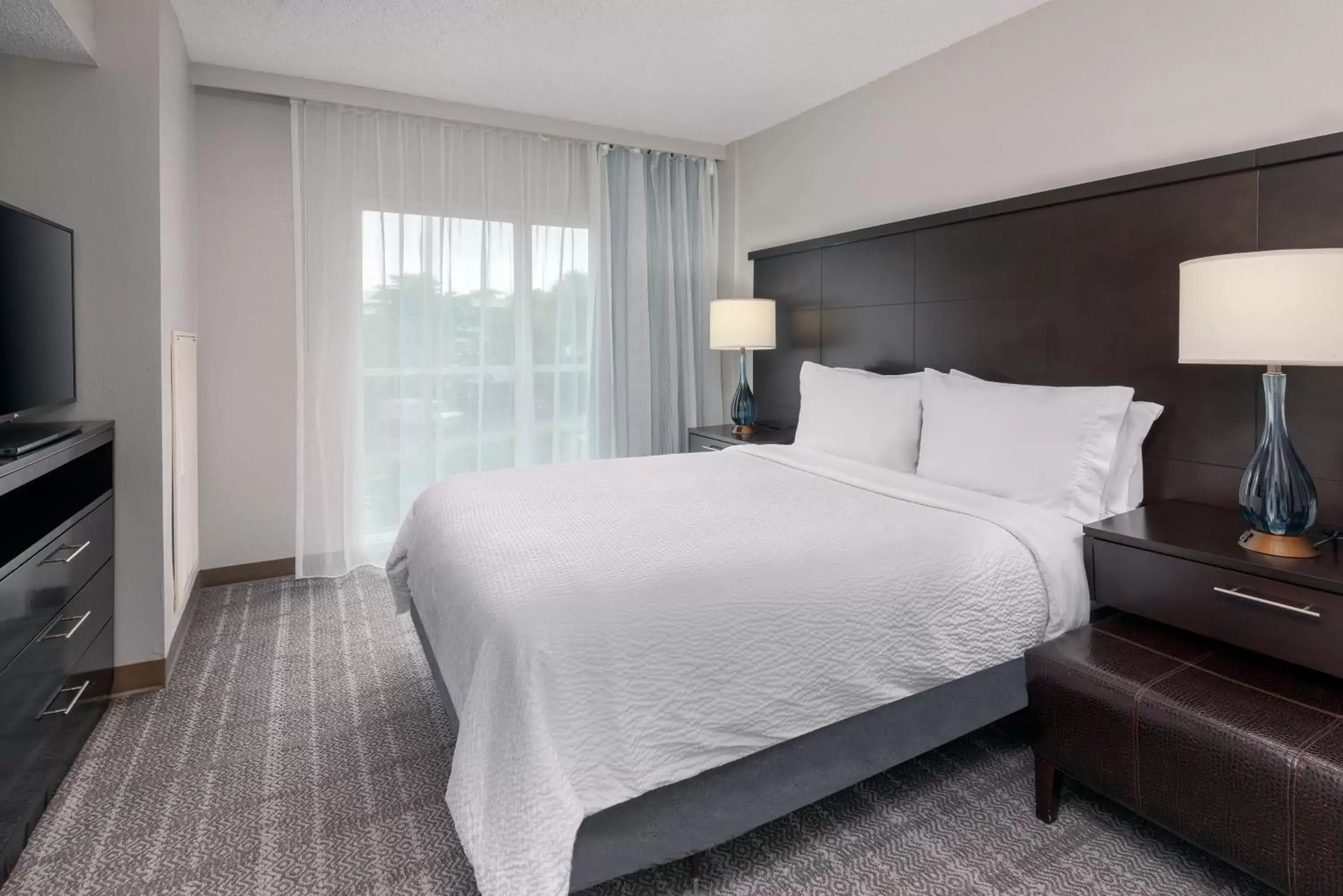 Bed in Staybridge Suites Miami Doral Area, an IHG Hotel
