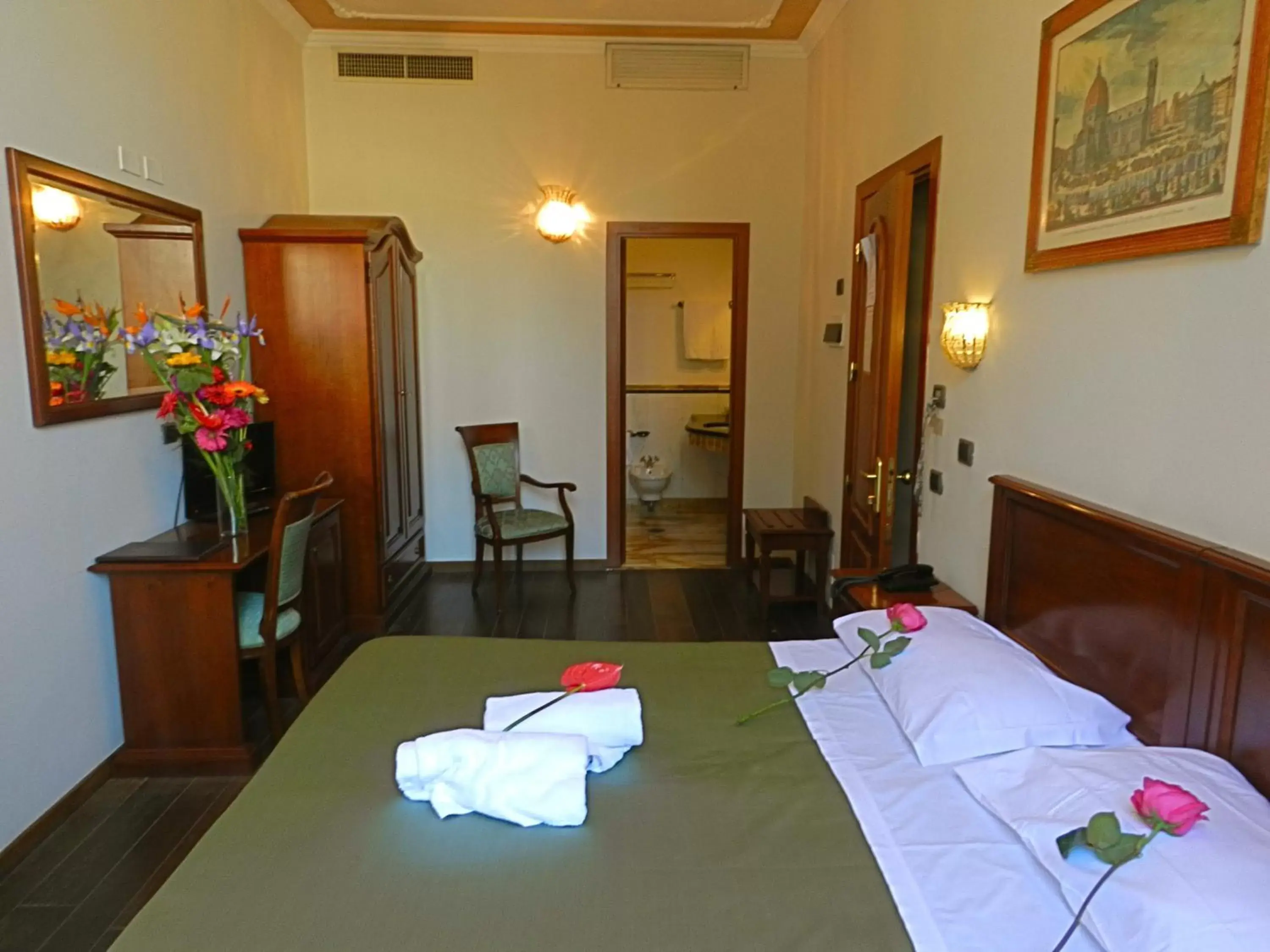 Photo of the whole room, Bed in Domus Florentiae Hotel